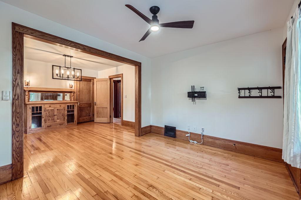 1260 Saint Albans Street N