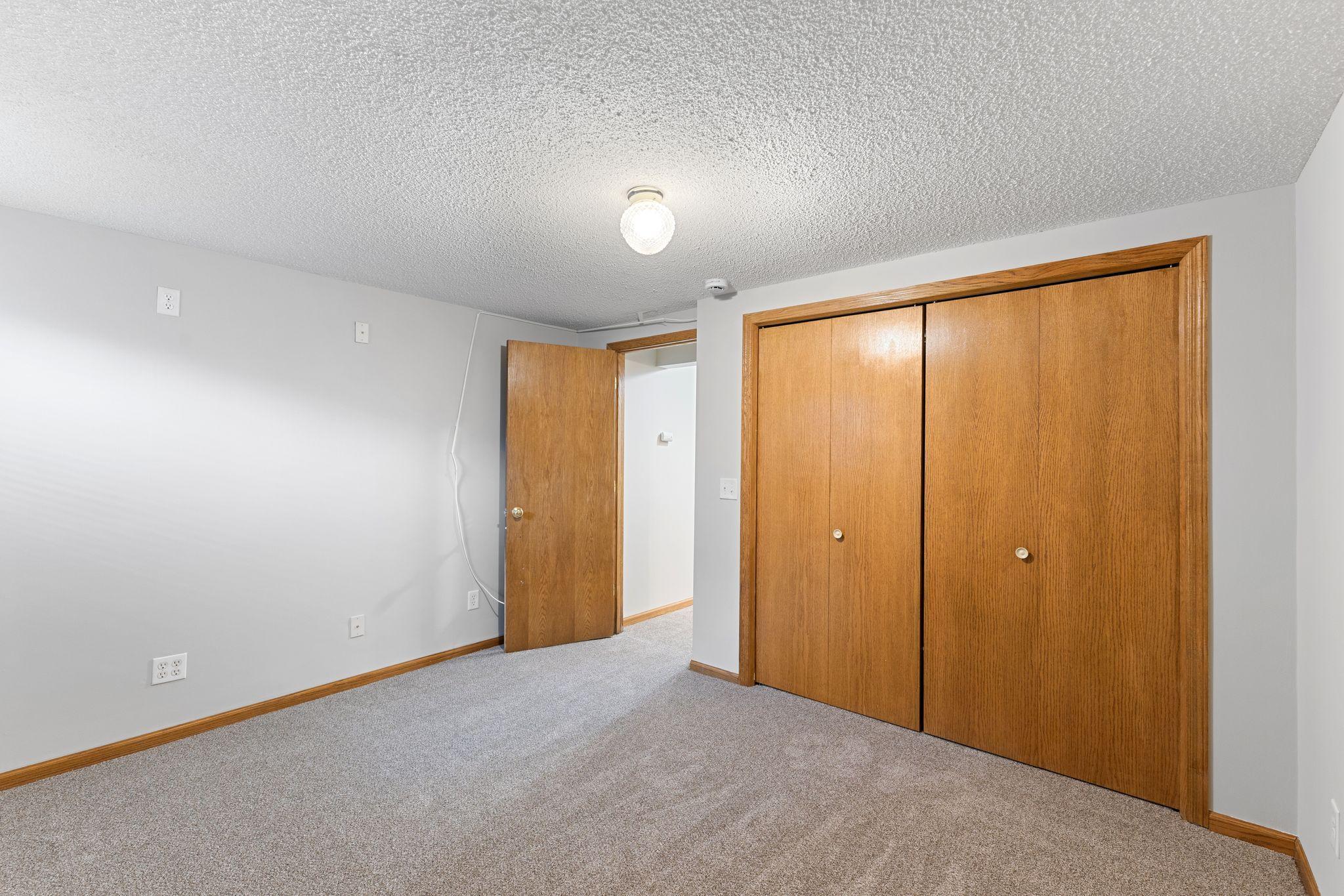 1077 Lovell Lane S