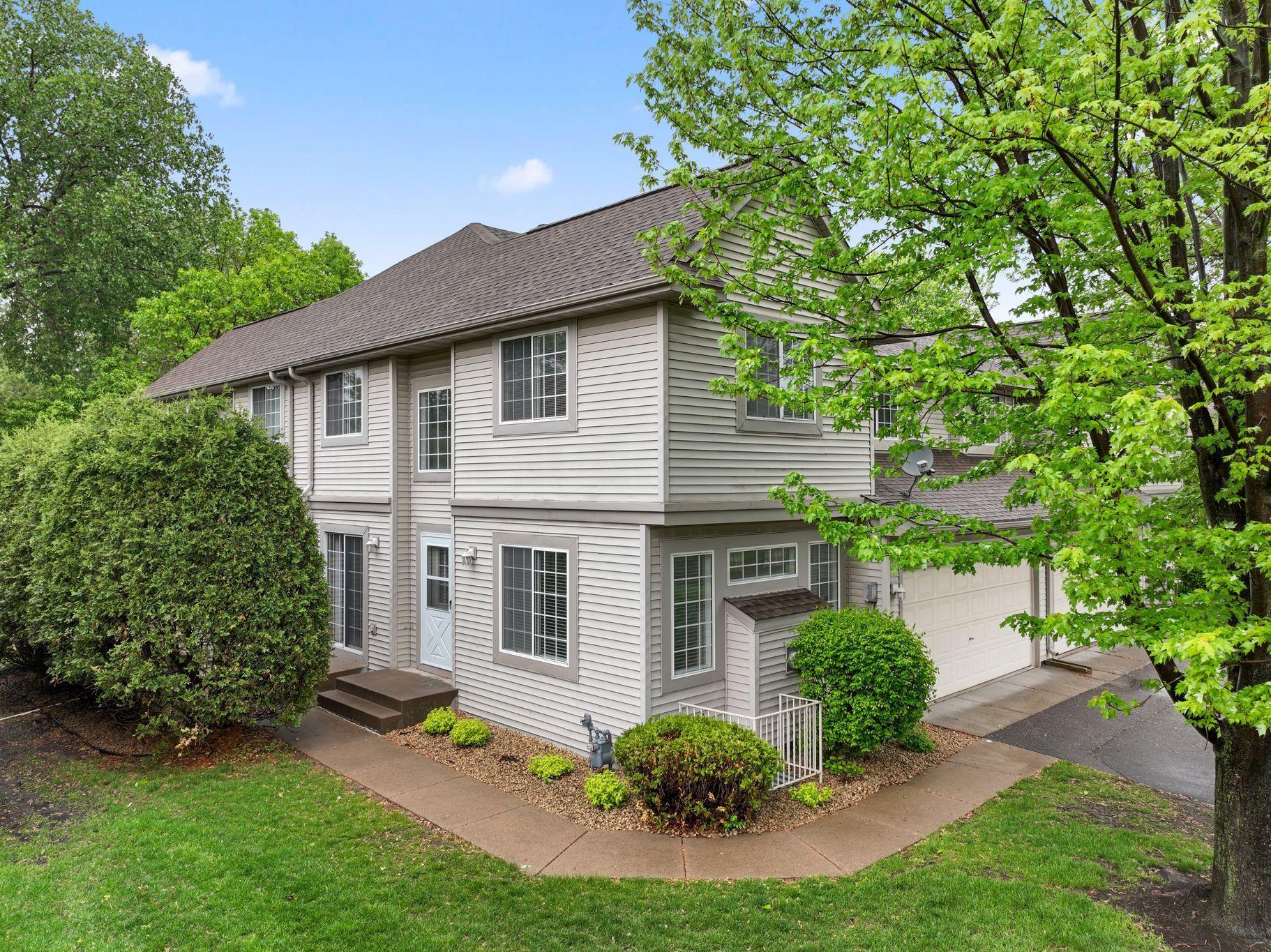 1077 Lovell Lane S