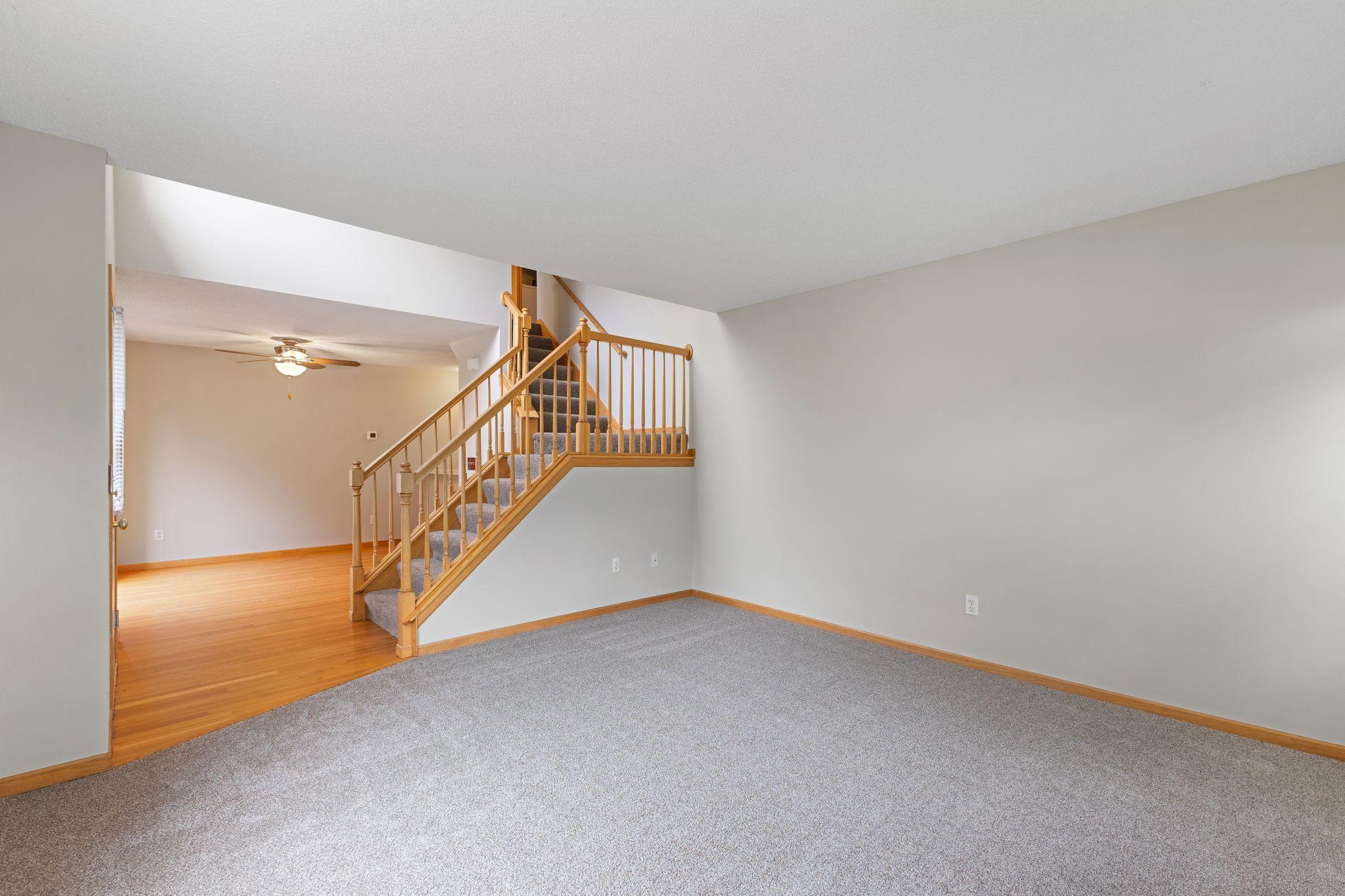 1077 Lovell Lane S