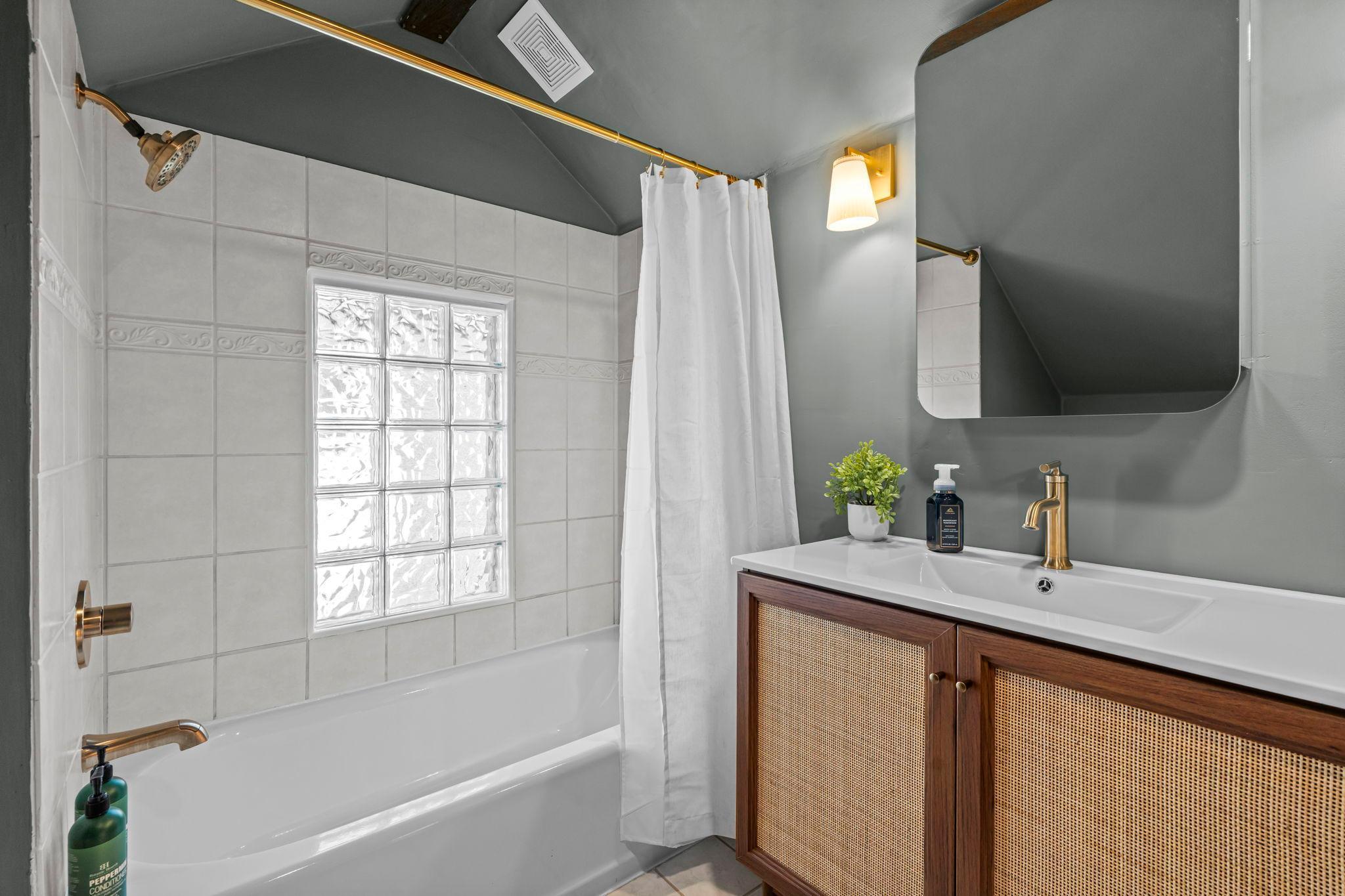 3836 Columbus Avenue