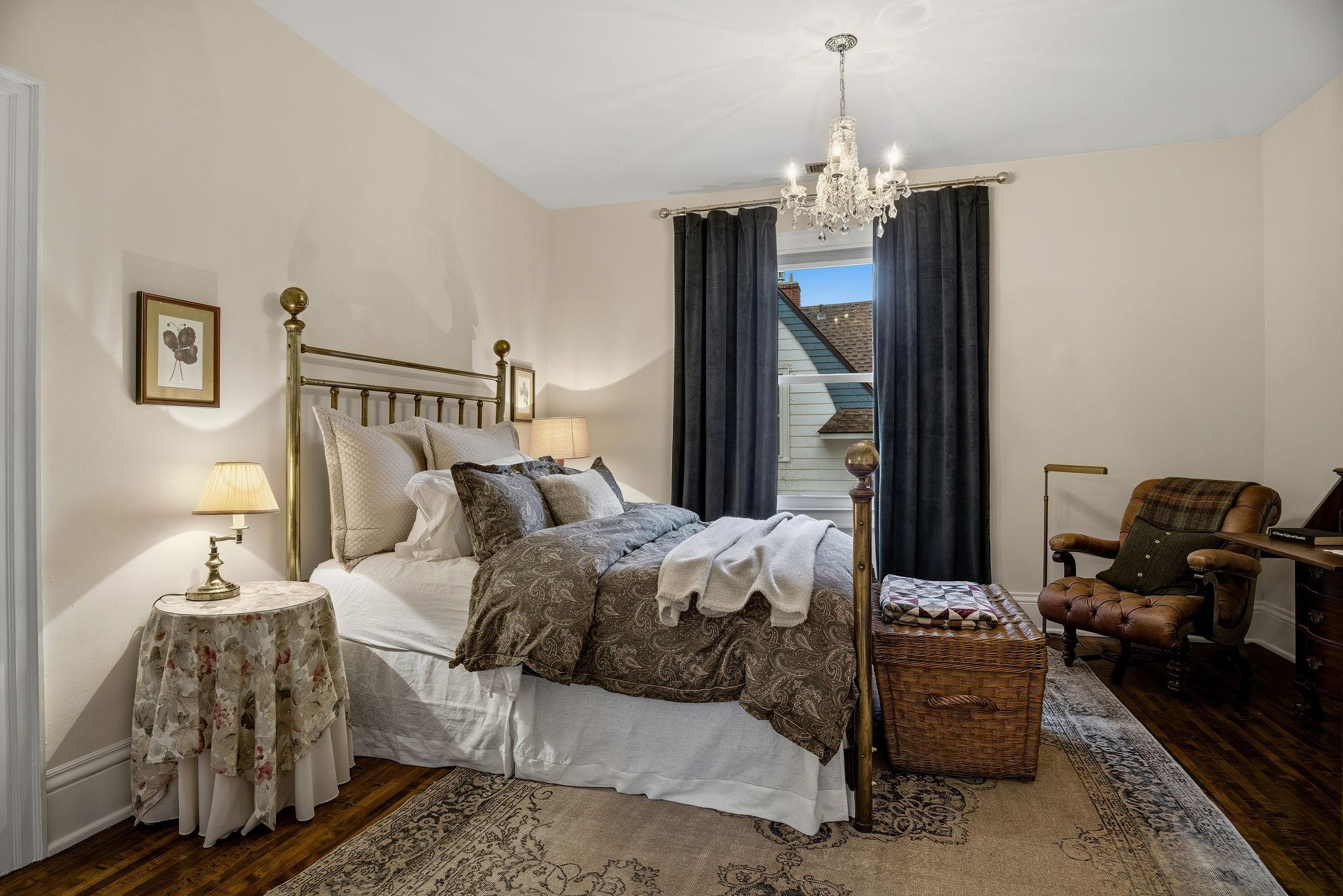 212 Cedar Lake Road S