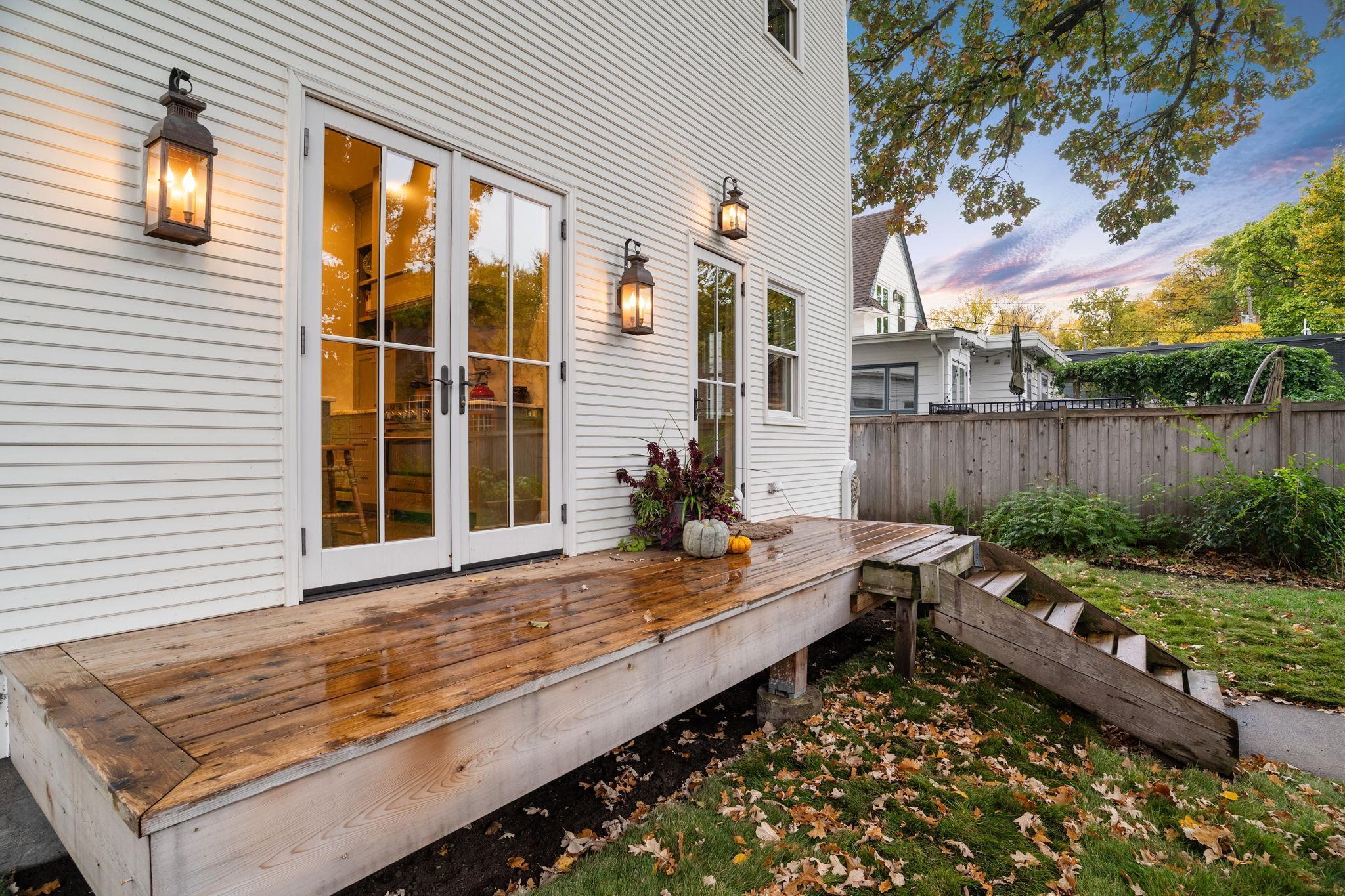 212 Cedar Lake Road S