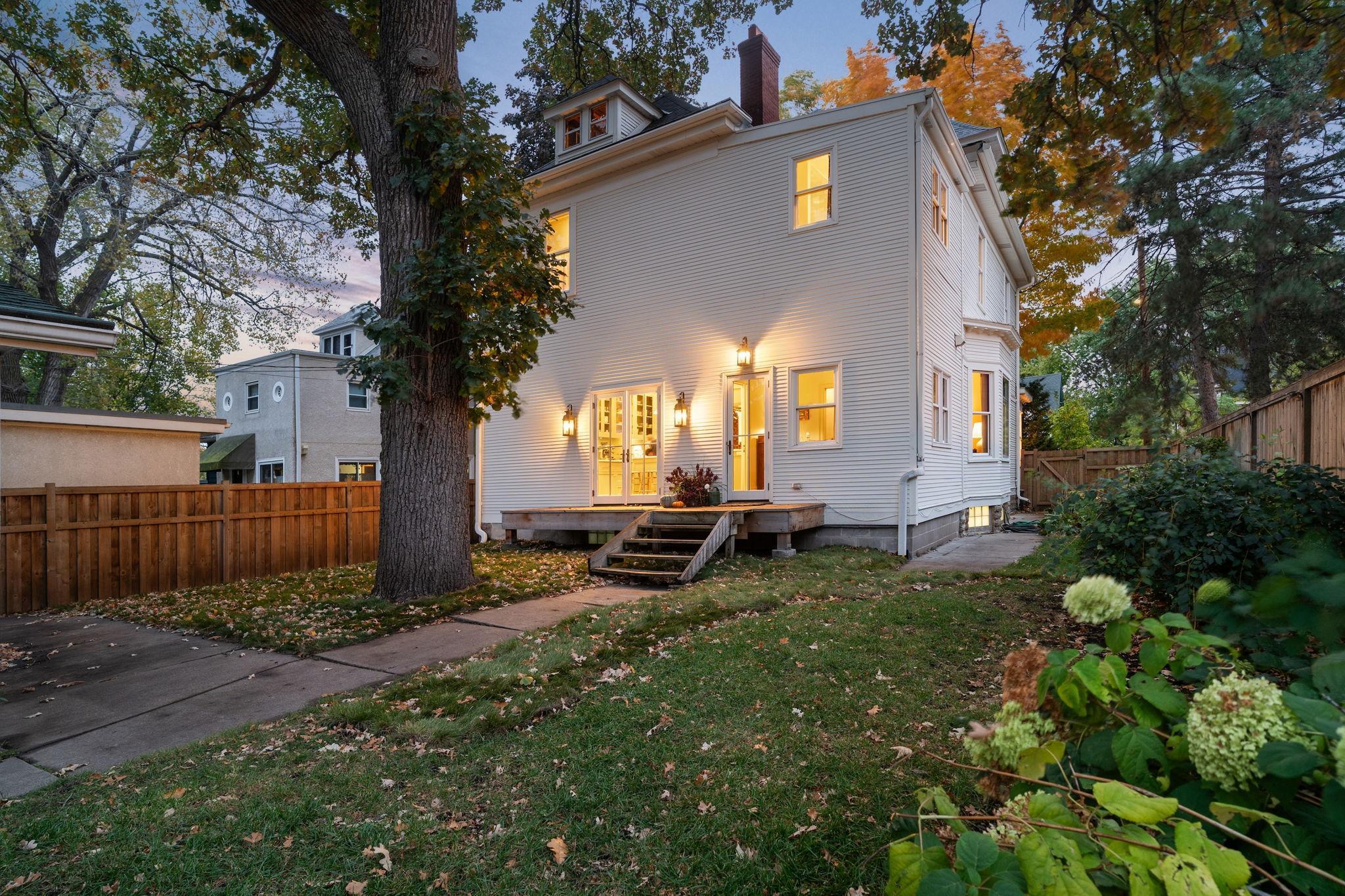 212 Cedar Lake Road S