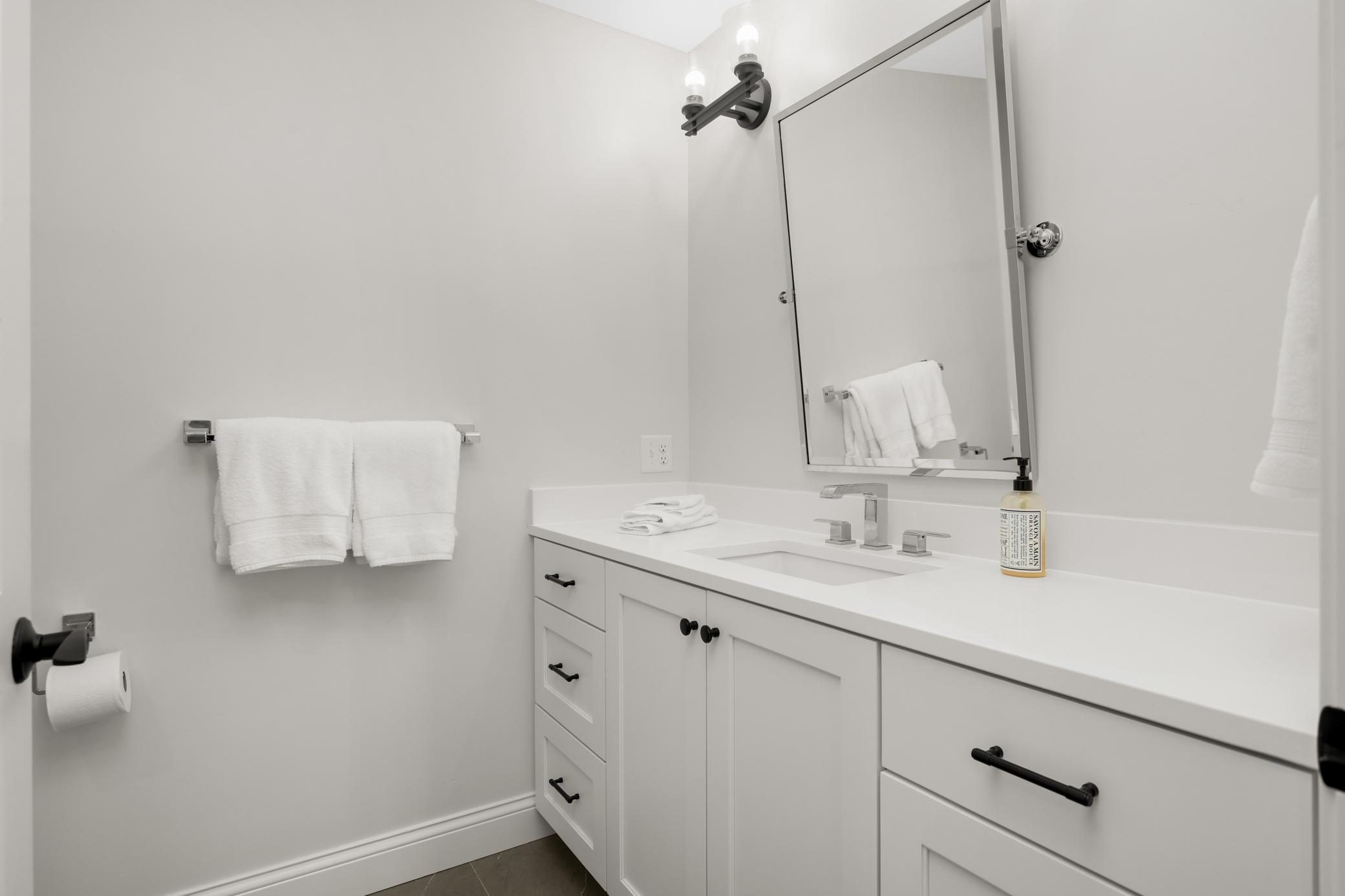 4901 Hawthorne Court #202