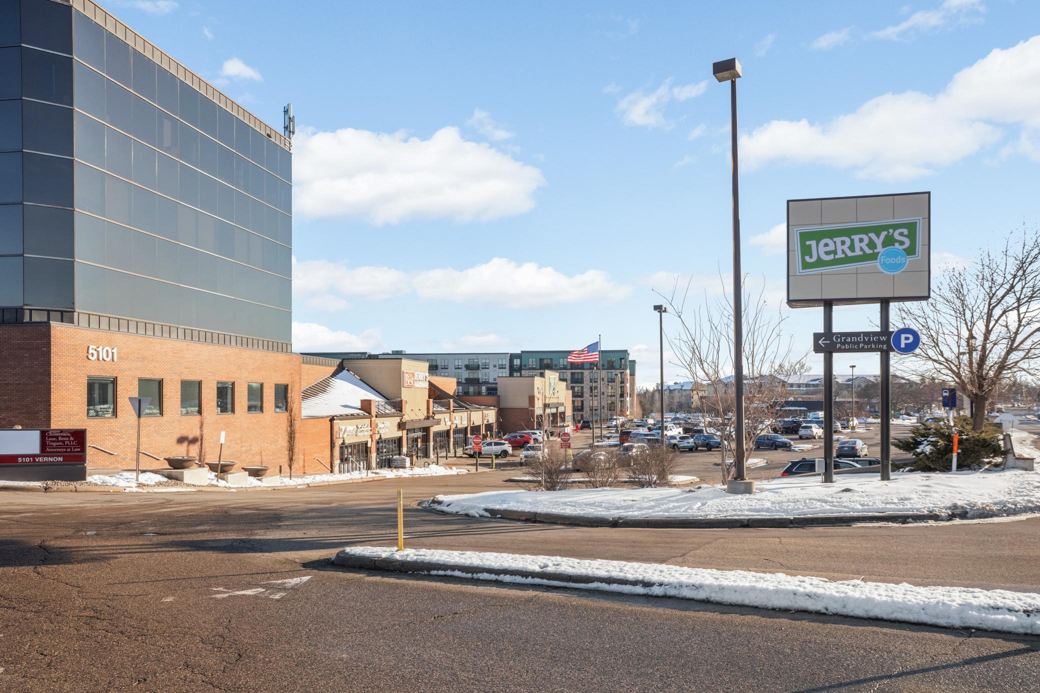 4901 Hawthorne Court #202