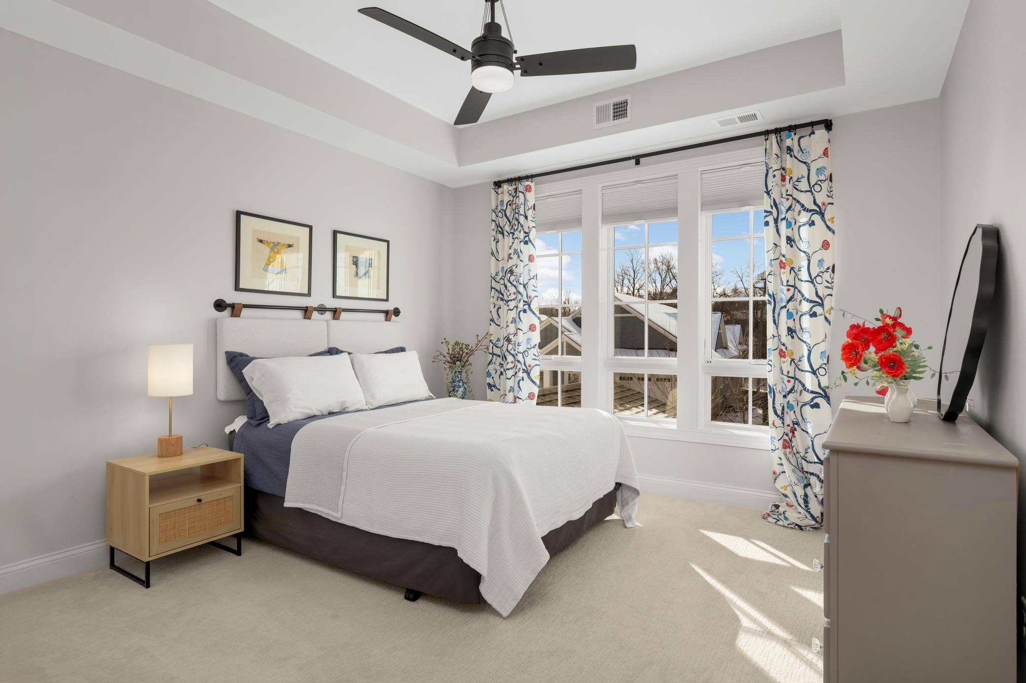 4901 Hawthorne Court #202