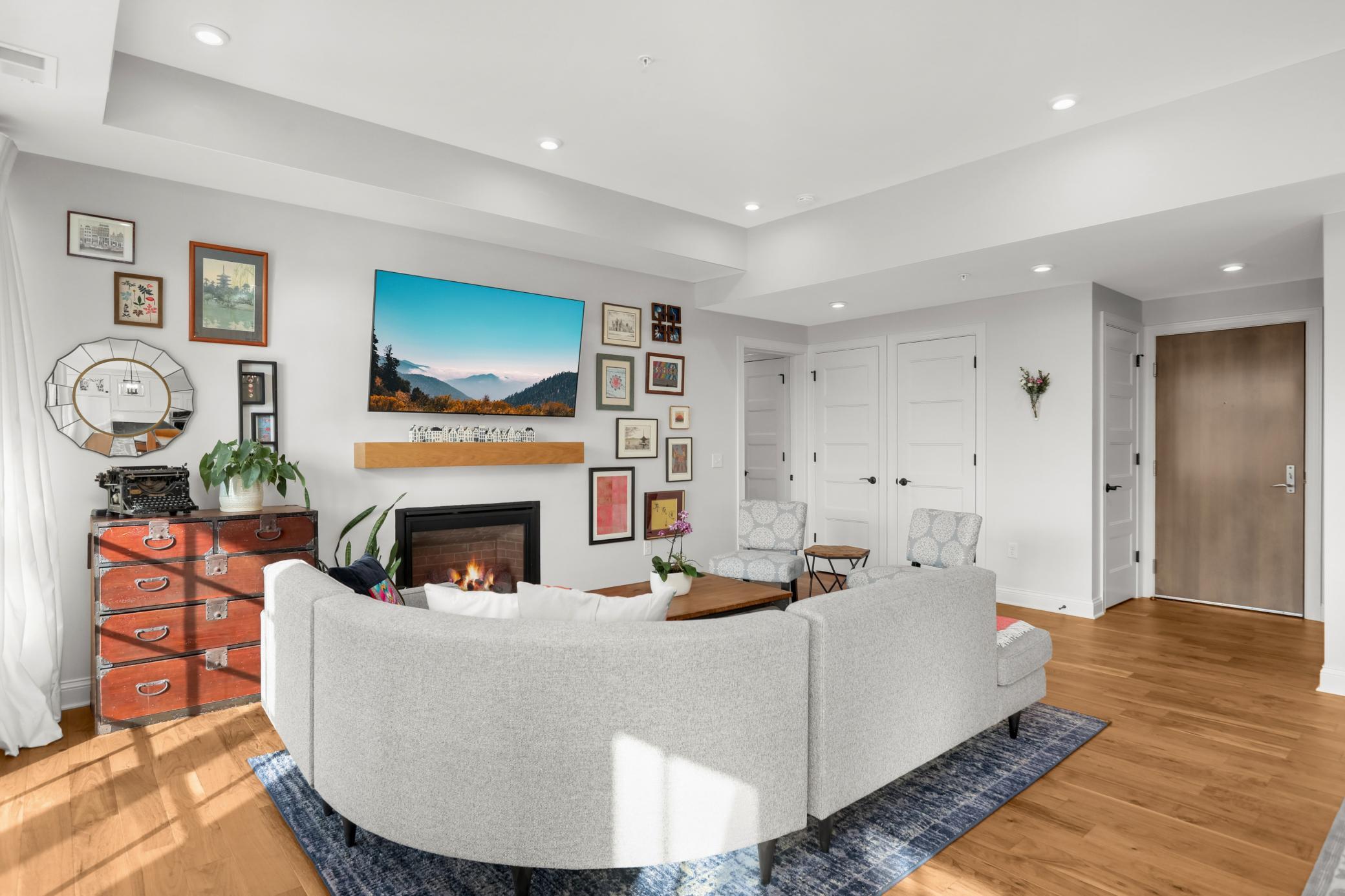 4901 Hawthorne Court #202