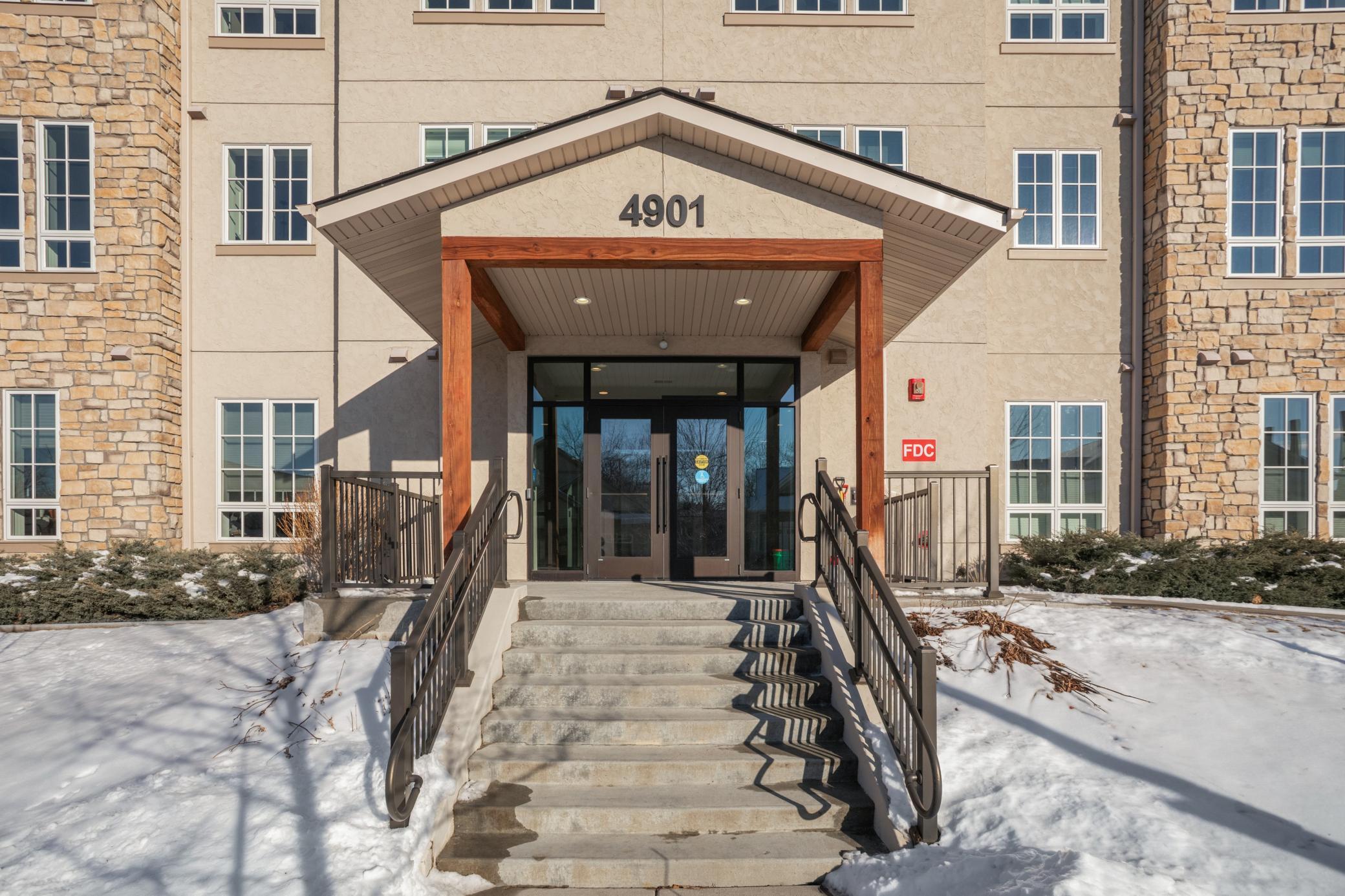 4901 Hawthorne Court #202