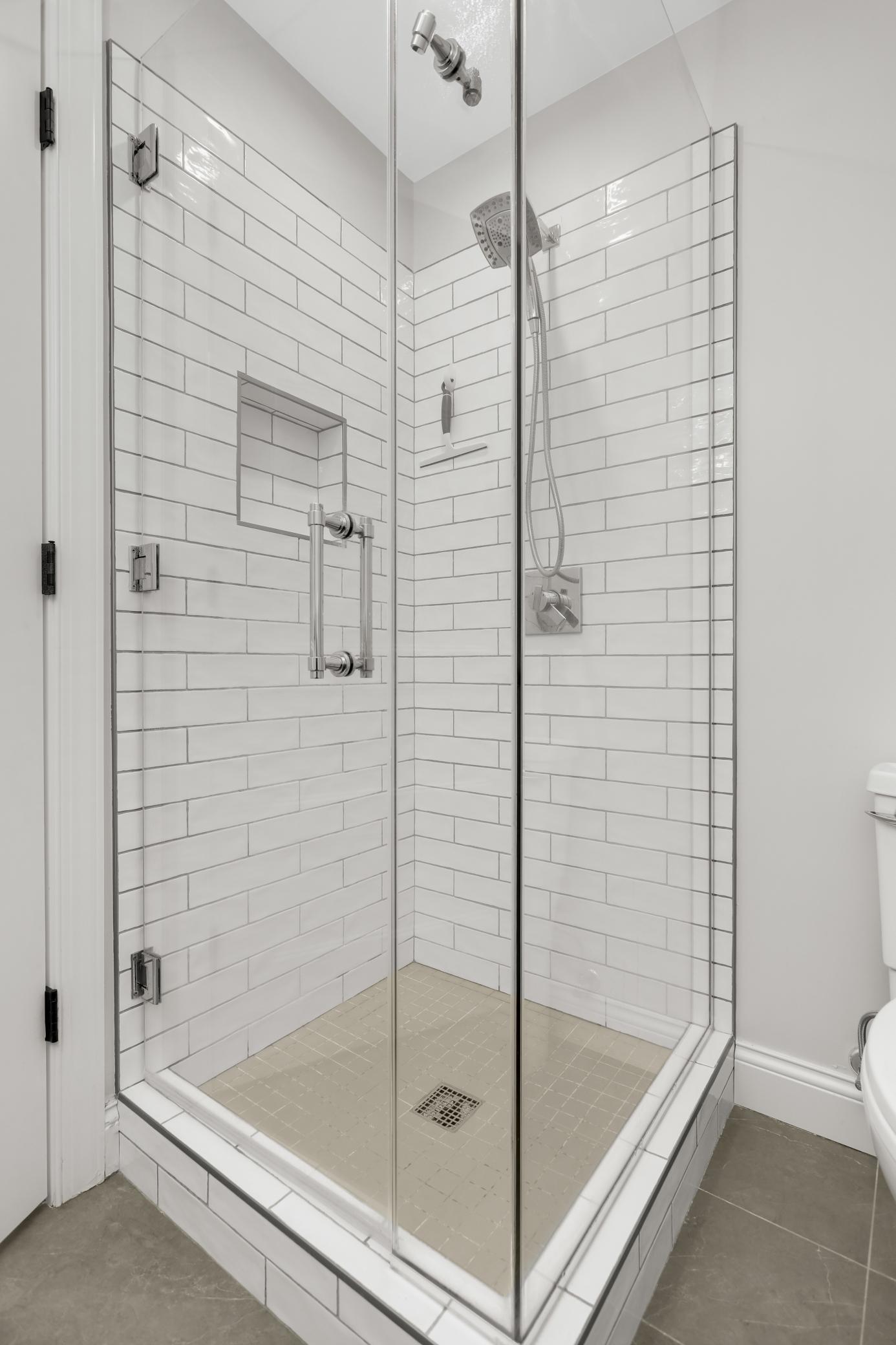 4901 Hawthorne Court #202