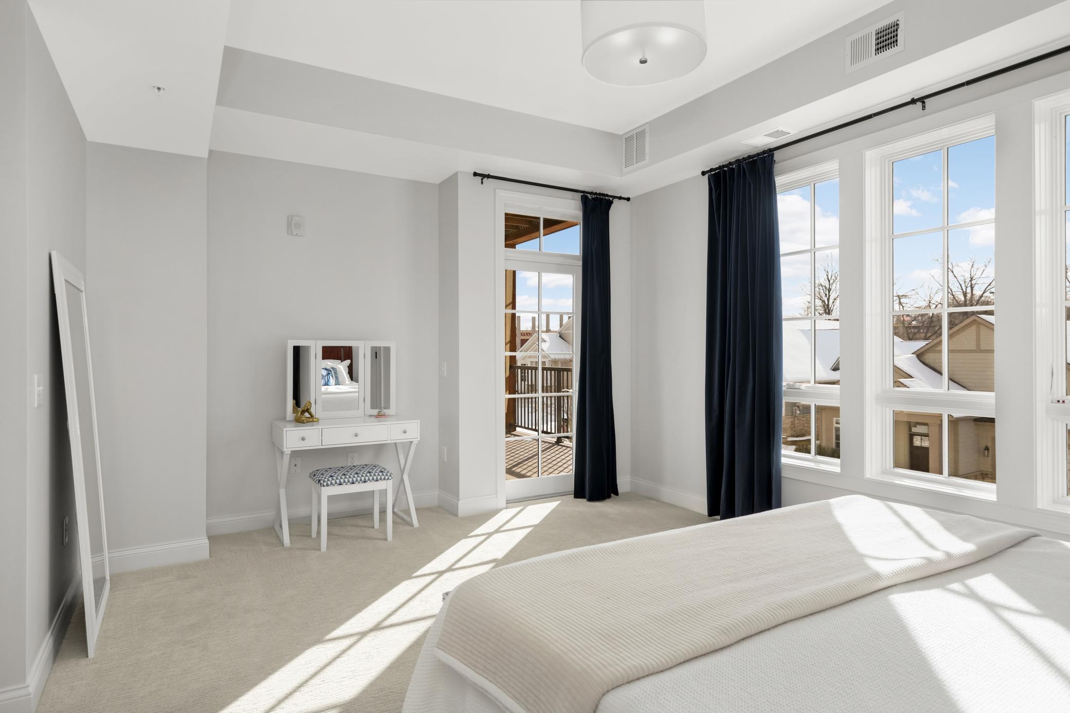 4901 Hawthorne Court #202