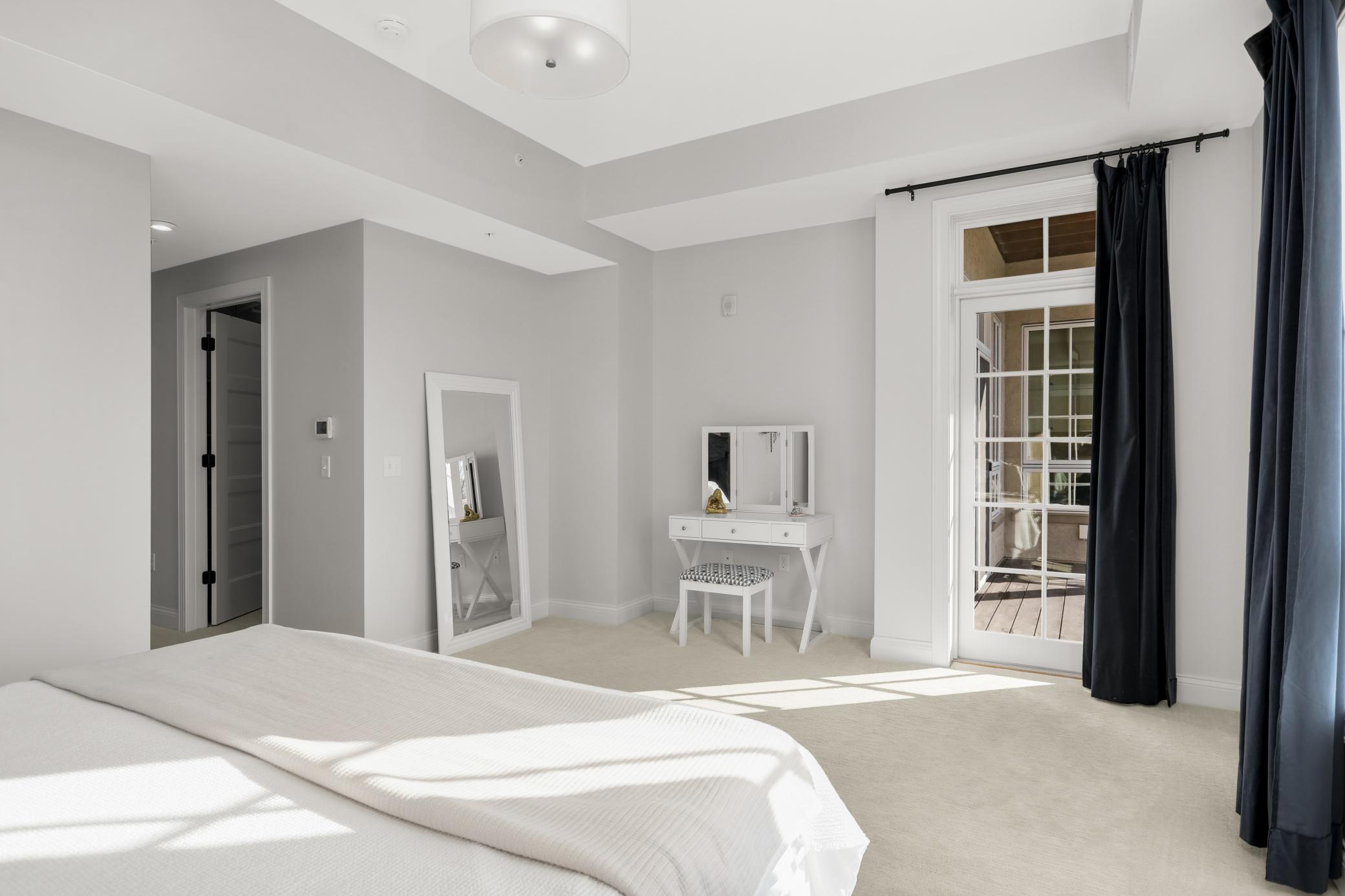 4901 Hawthorne Court #202