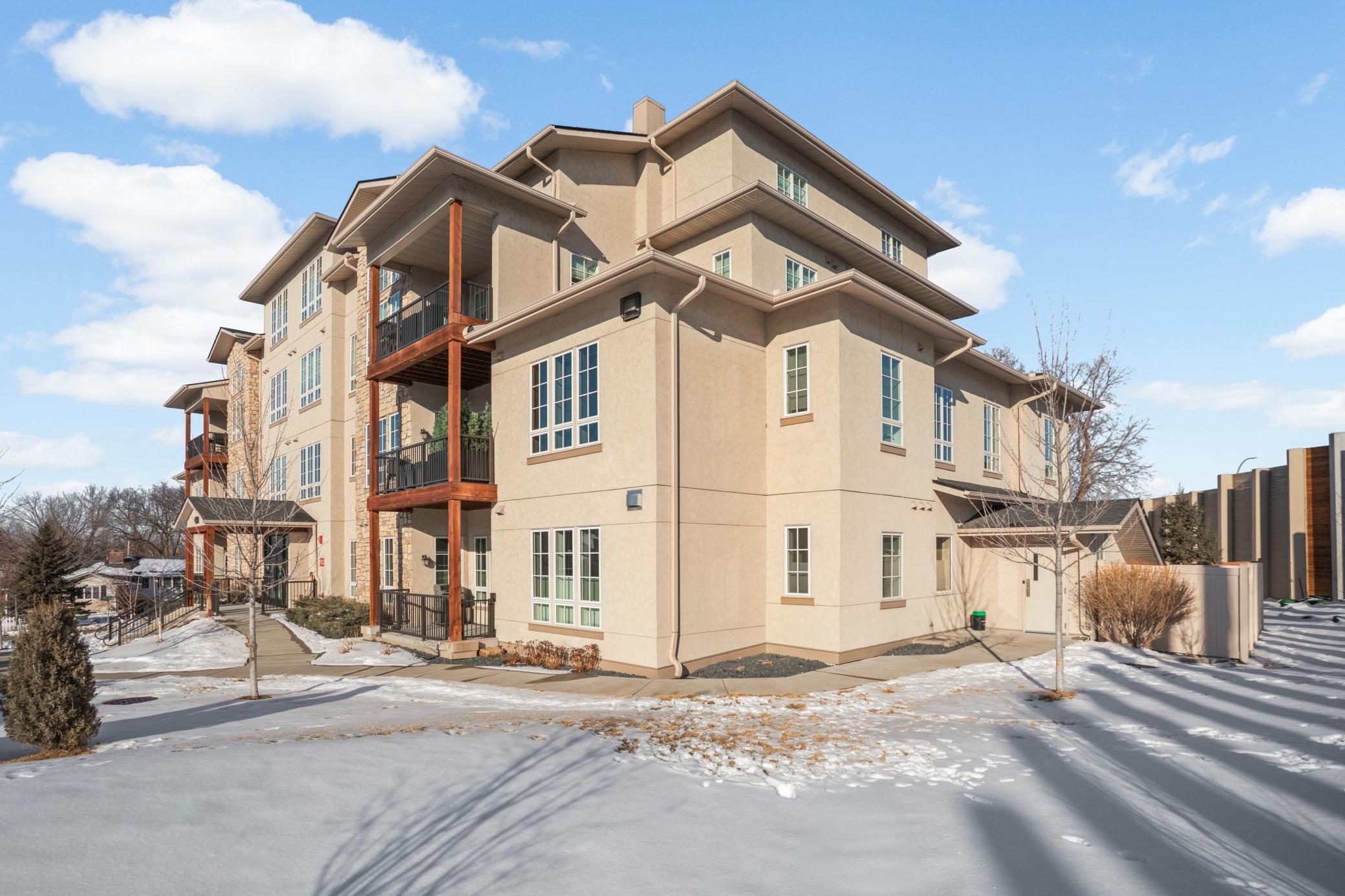 4901 Hawthorne Court #202