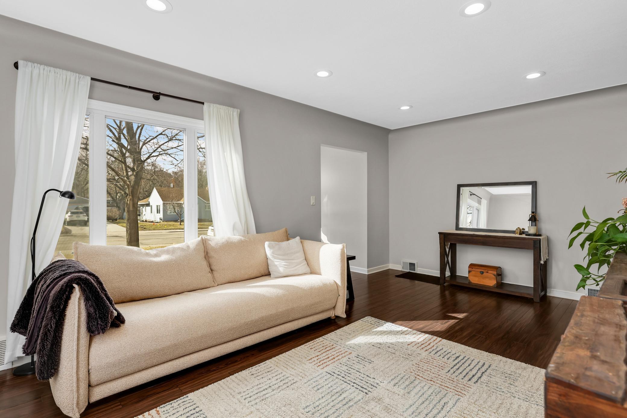 2837 Louisiana Avenue S