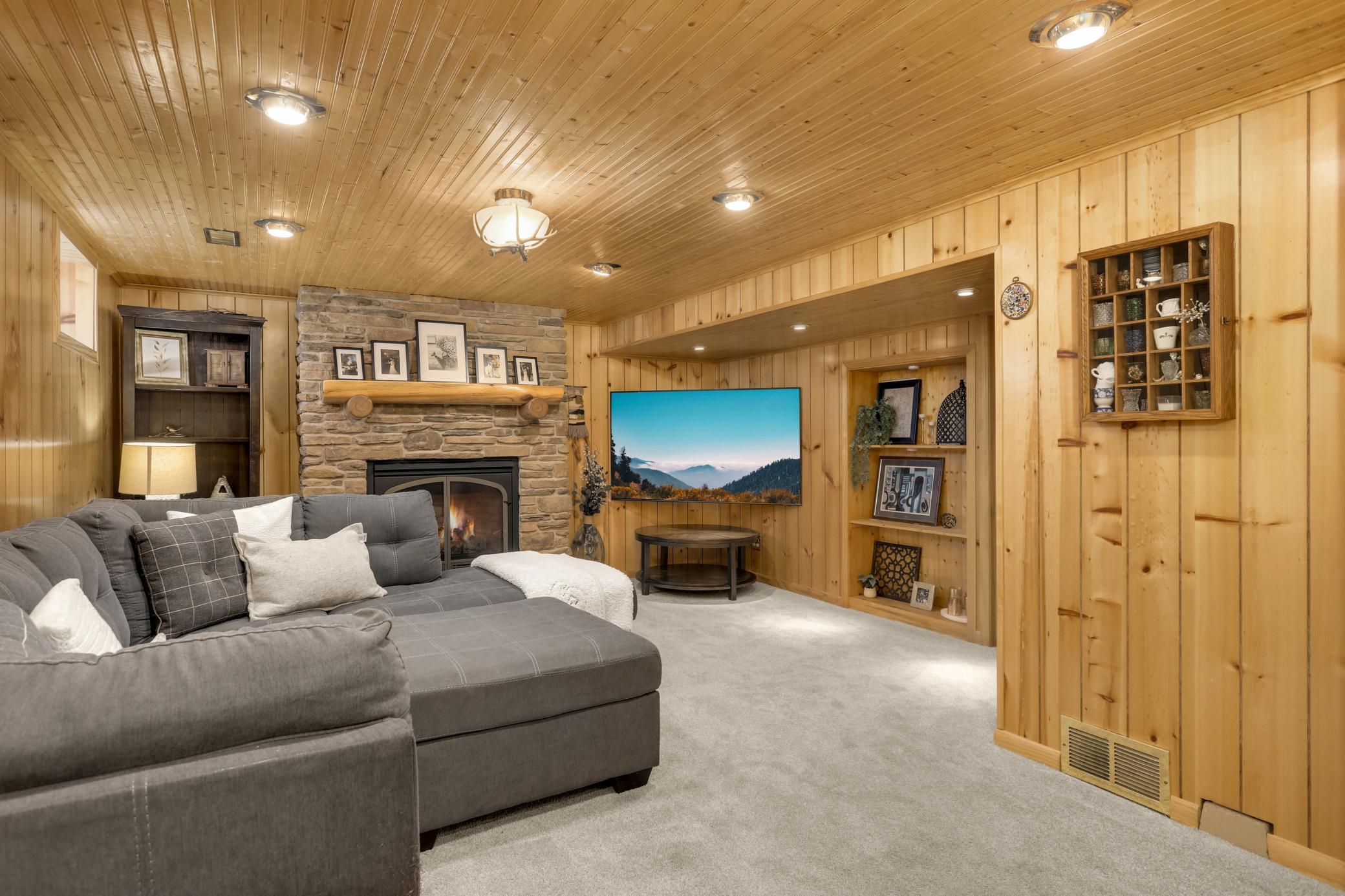 241 9th Avenue NW