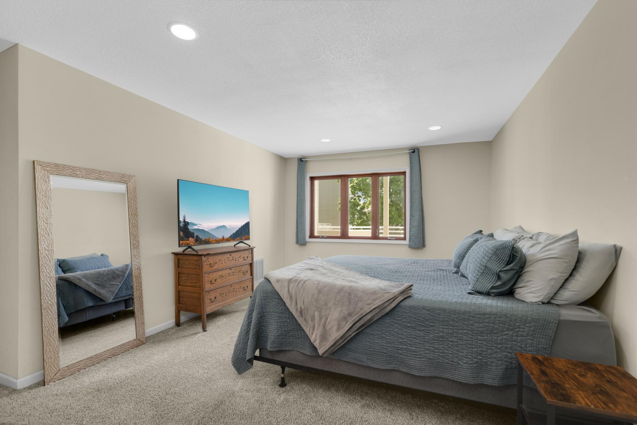 1390 Carling Drive Unit: 201