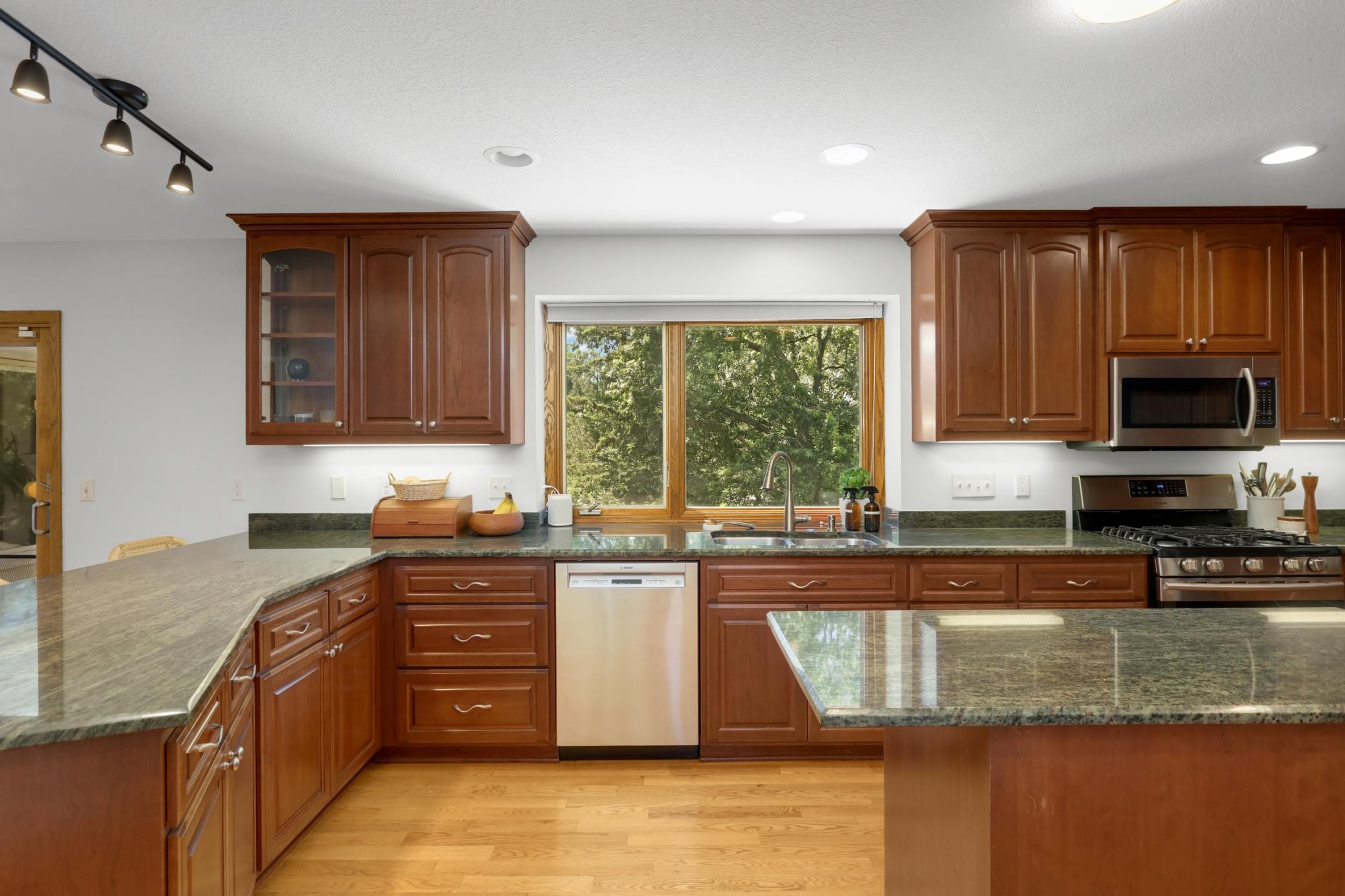 8713 Lakeview Circle