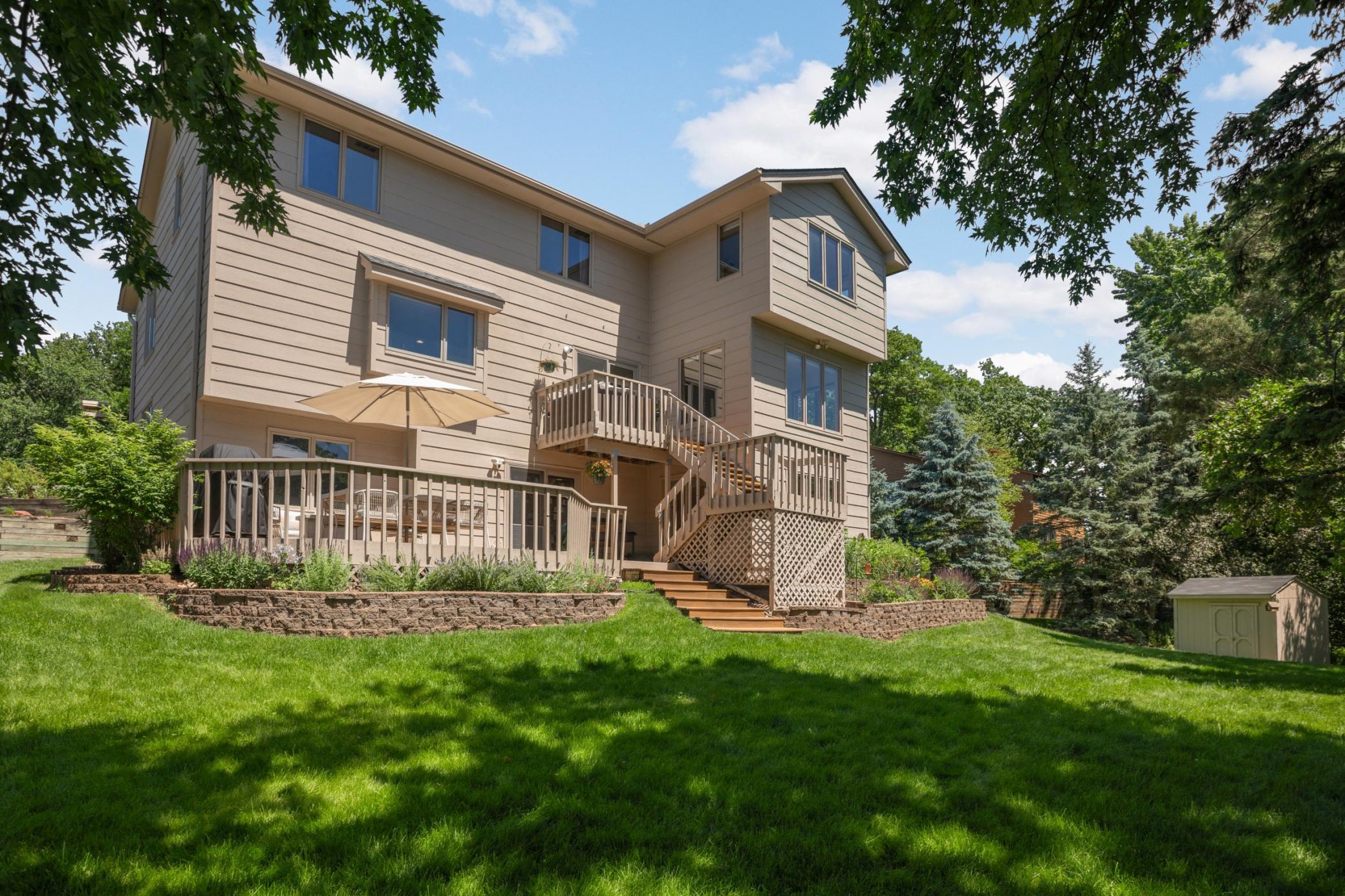 8713 Lakeview Circle