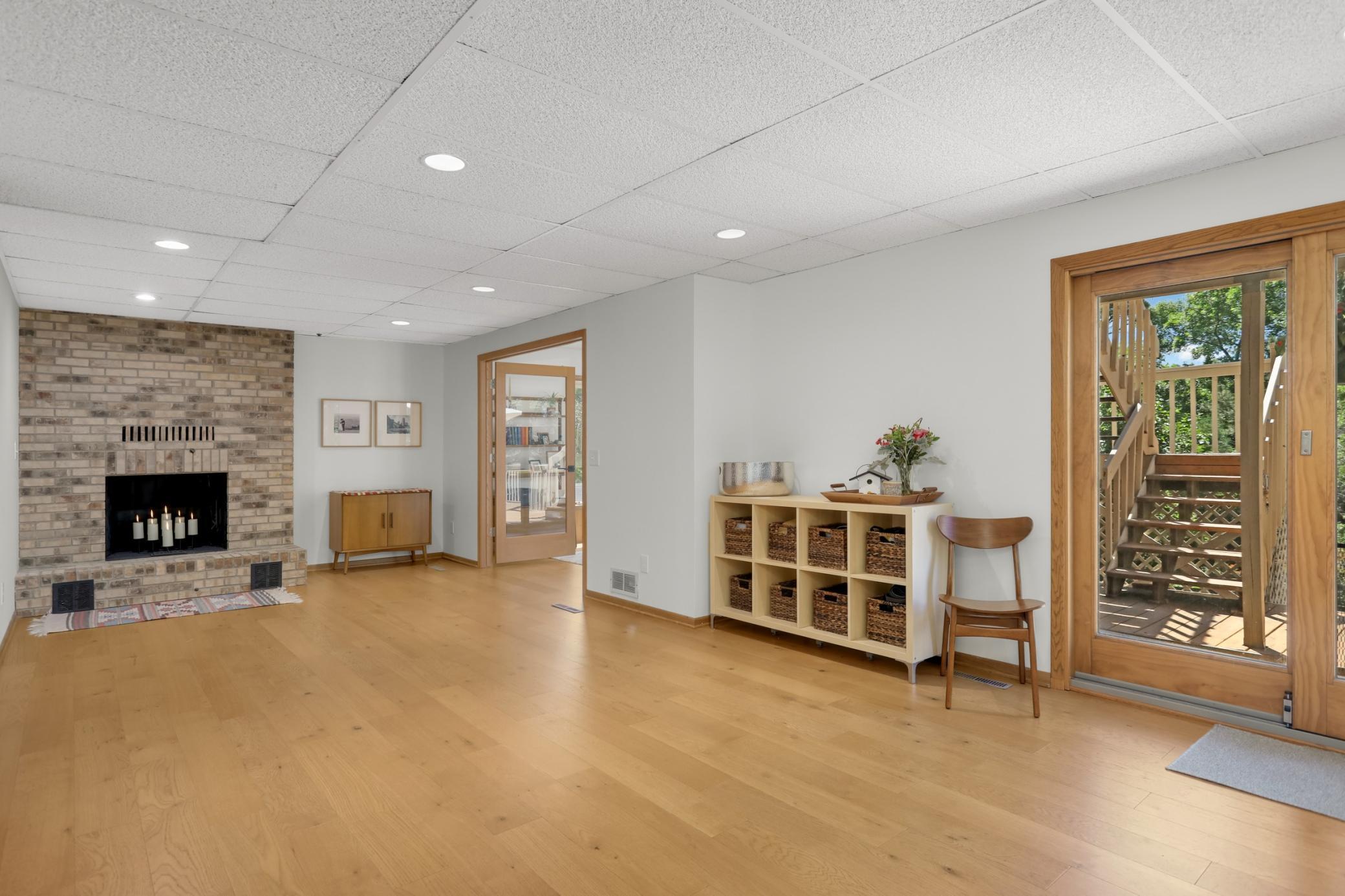 8713 Lakeview Circle
