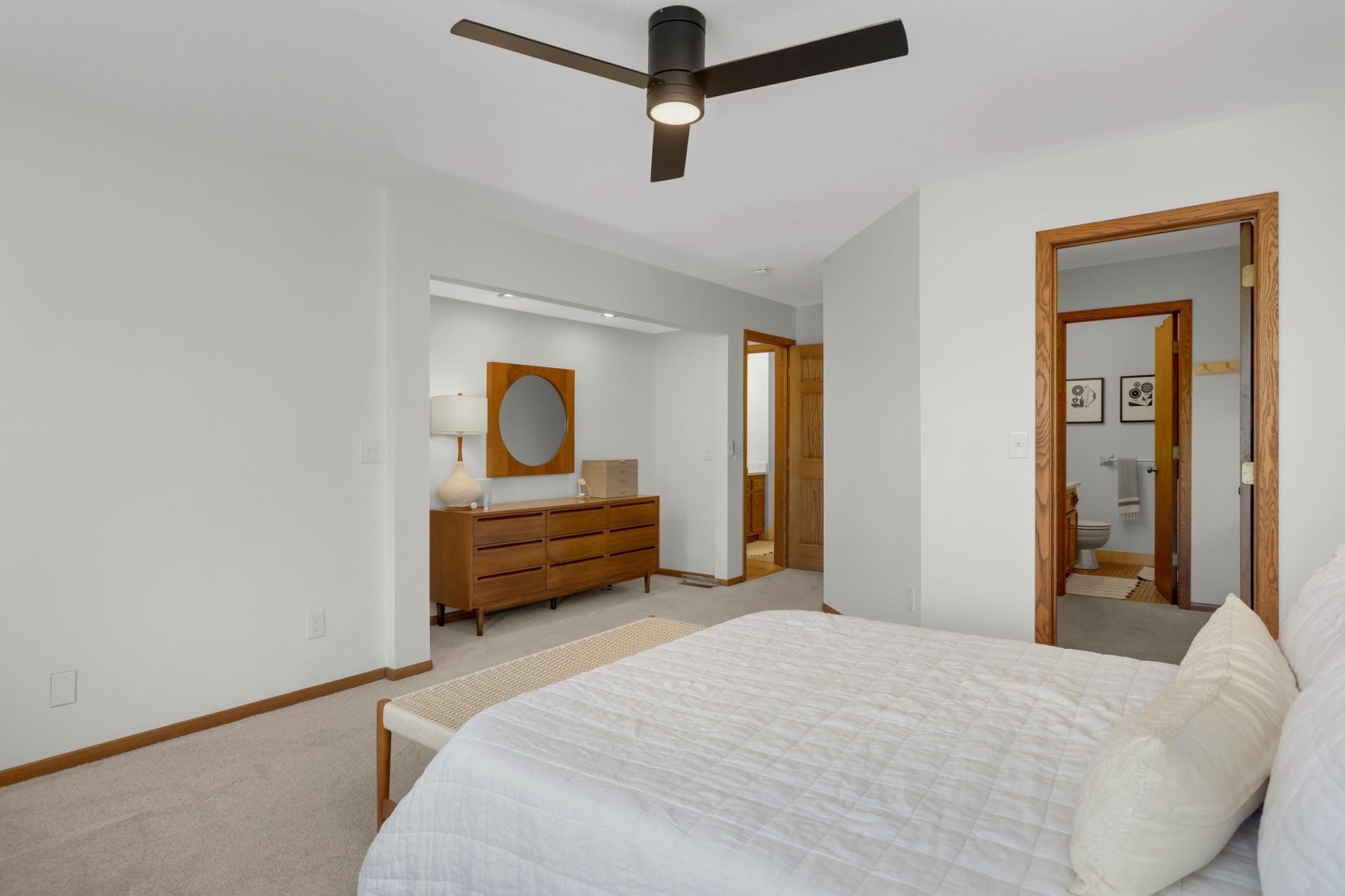 8713 Lakeview Circle