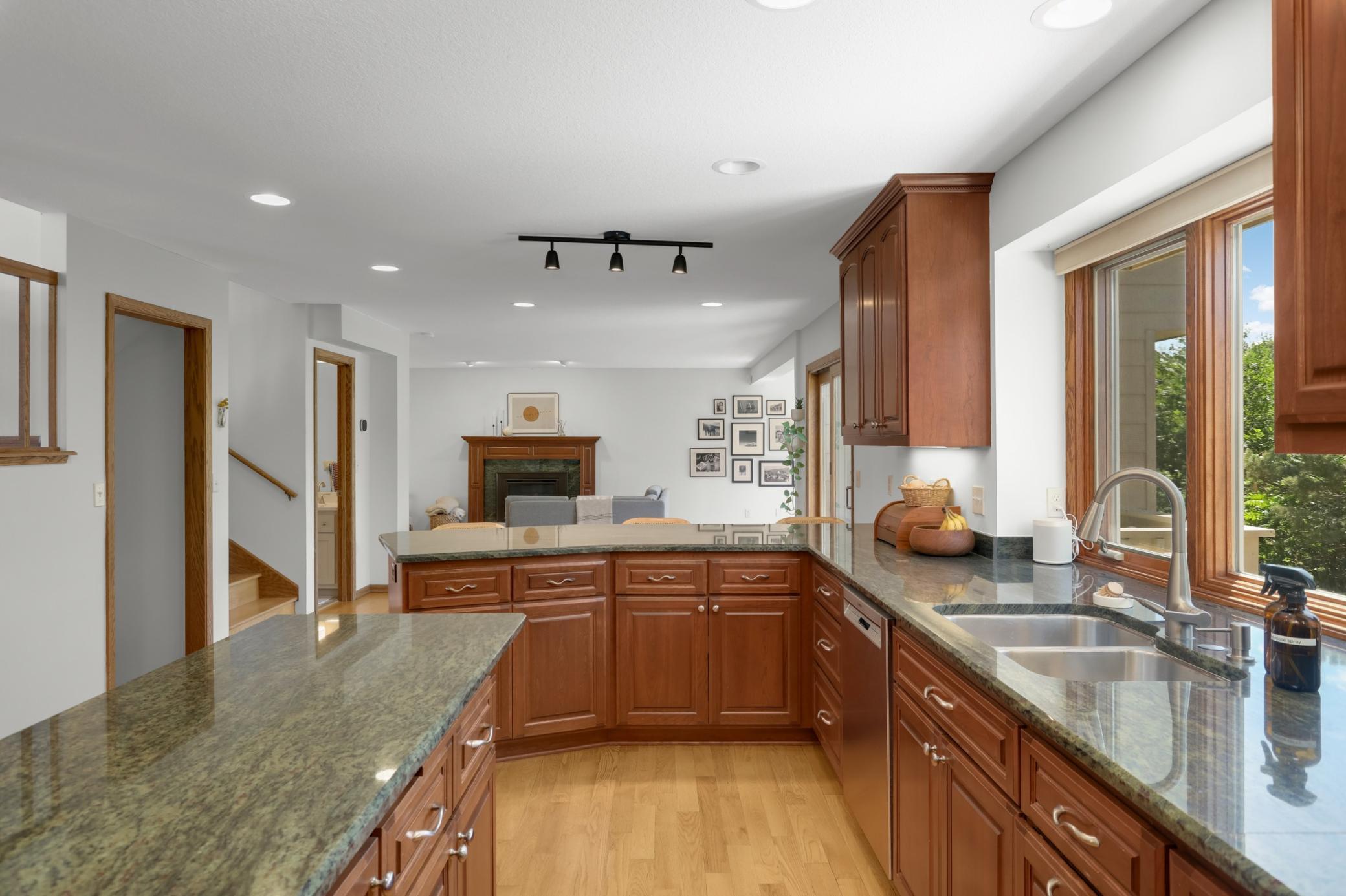 8713 Lakeview Circle