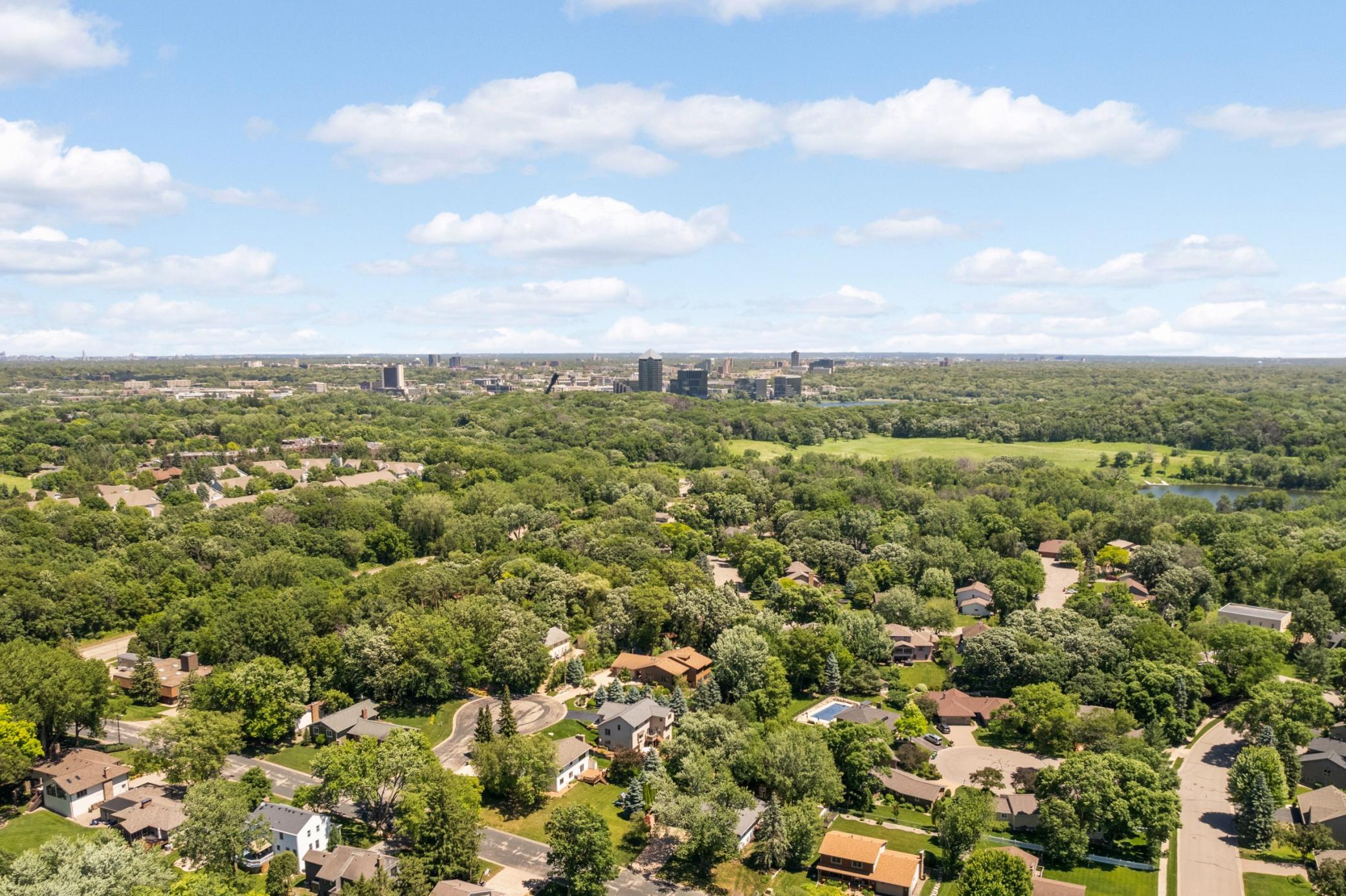 8713 Lakeview Circle