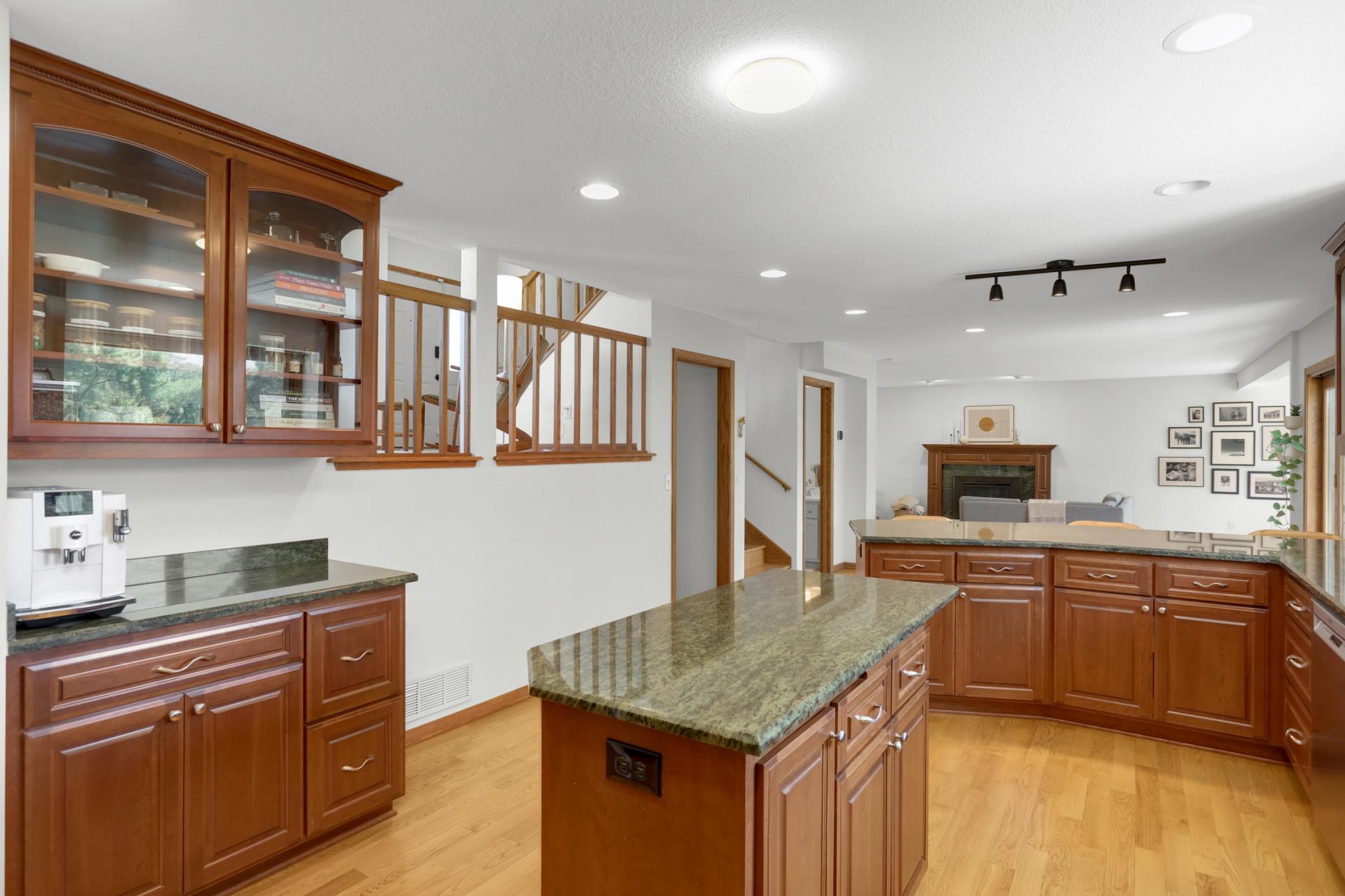 8713 Lakeview Circle
