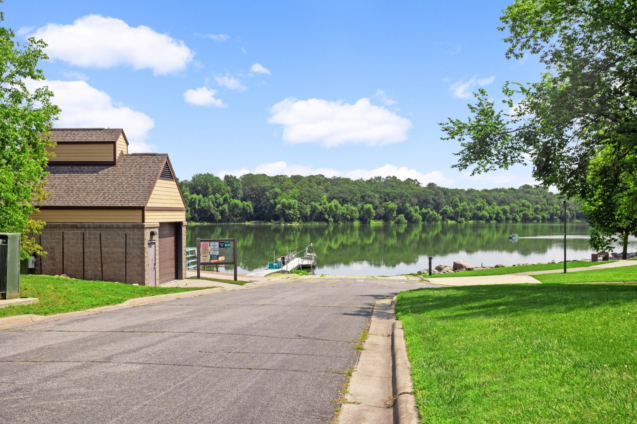 8713 Lakeview Circle