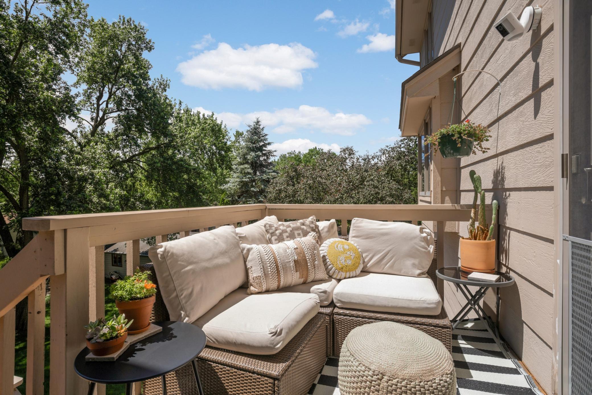 8713 Lakeview Circle