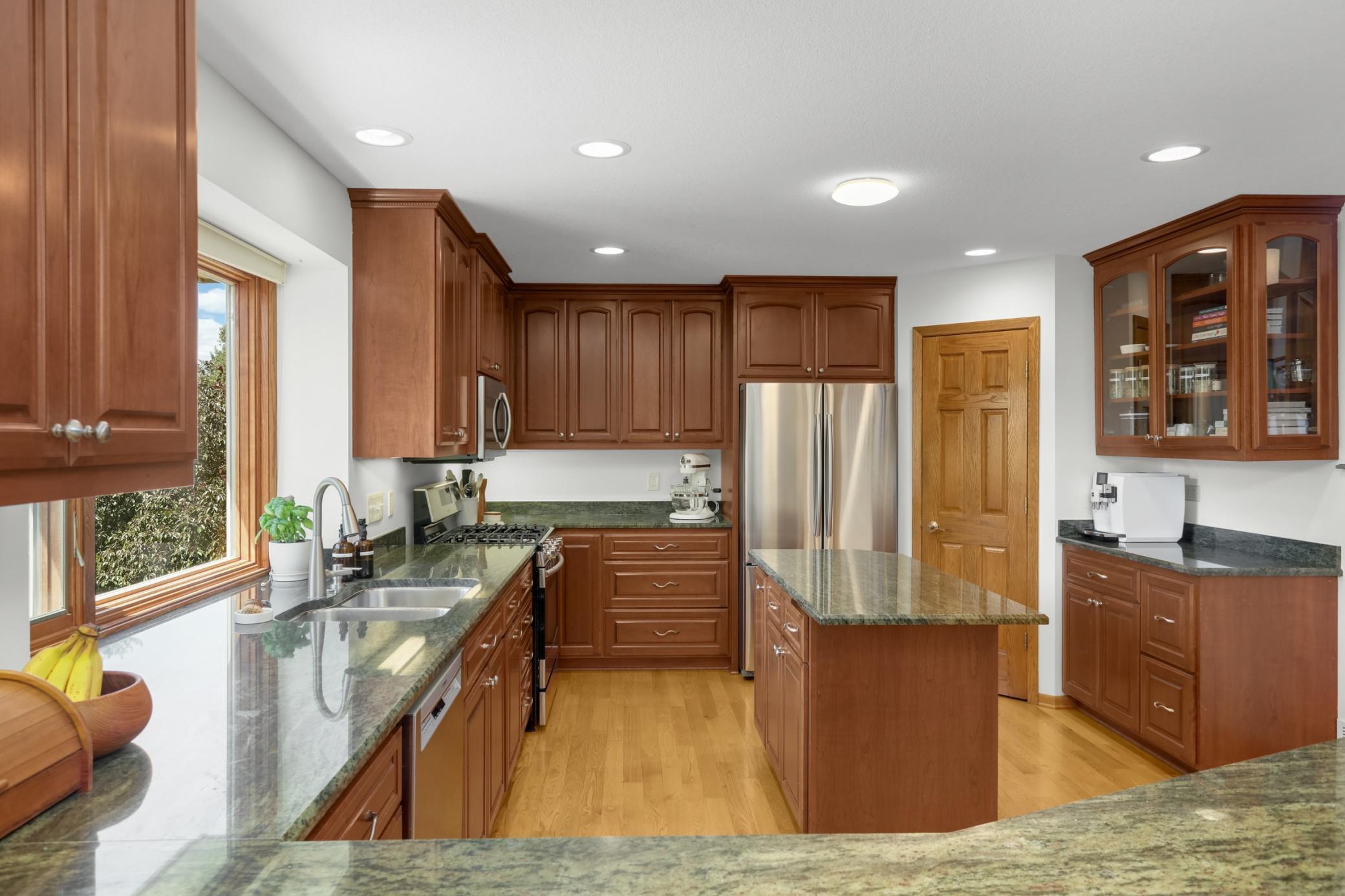 8713 Lakeview Circle