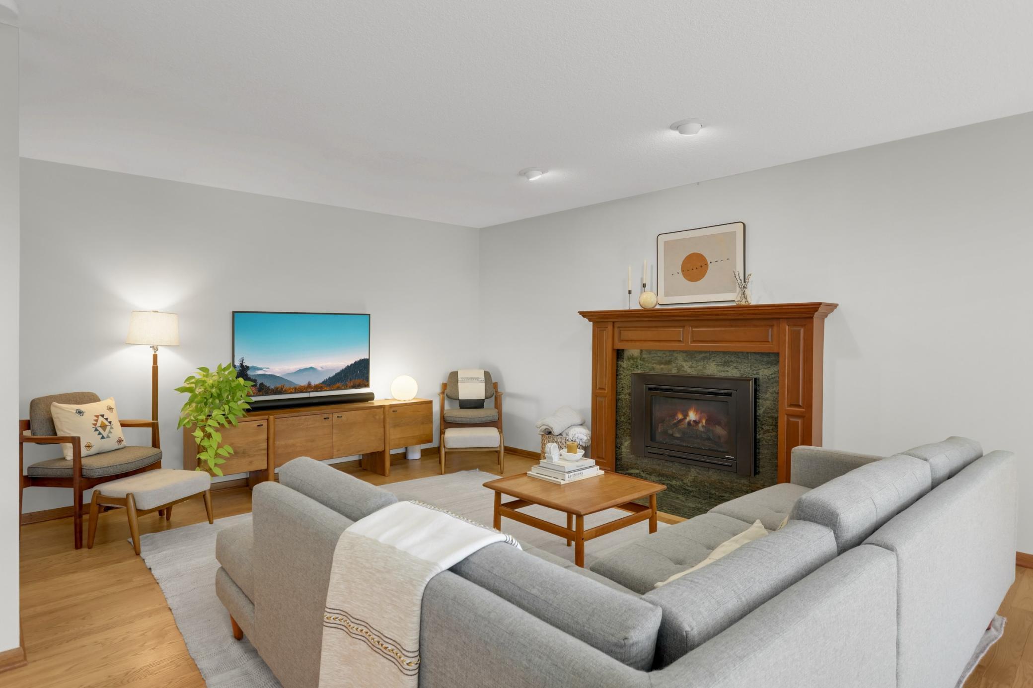 8713 Lakeview Circle