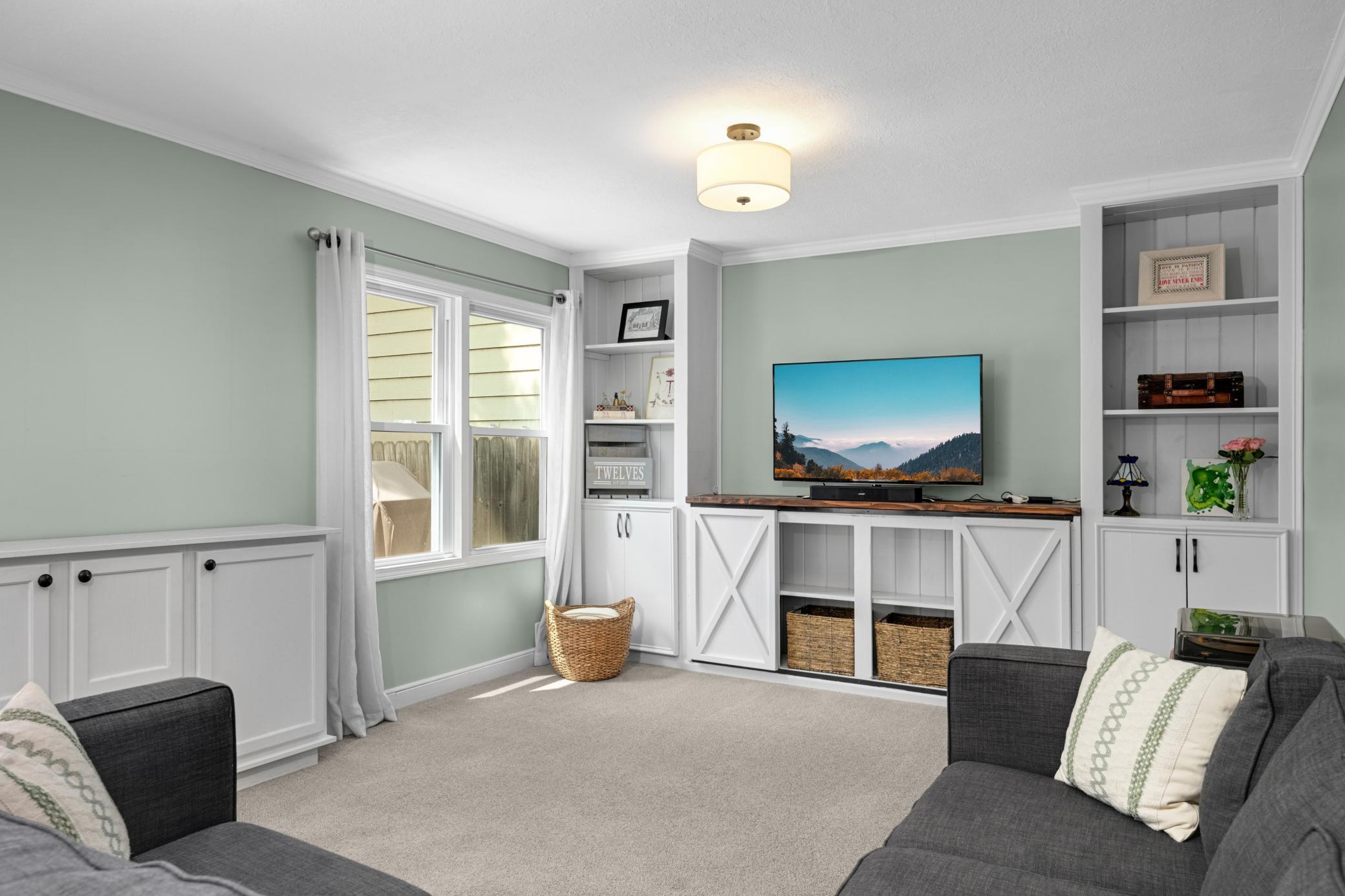 308 Van Buren Avenue S