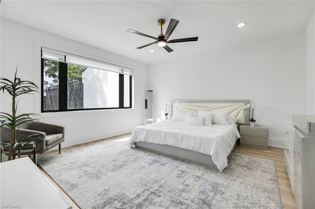 13087 Pond Apple DR E, NAPLES