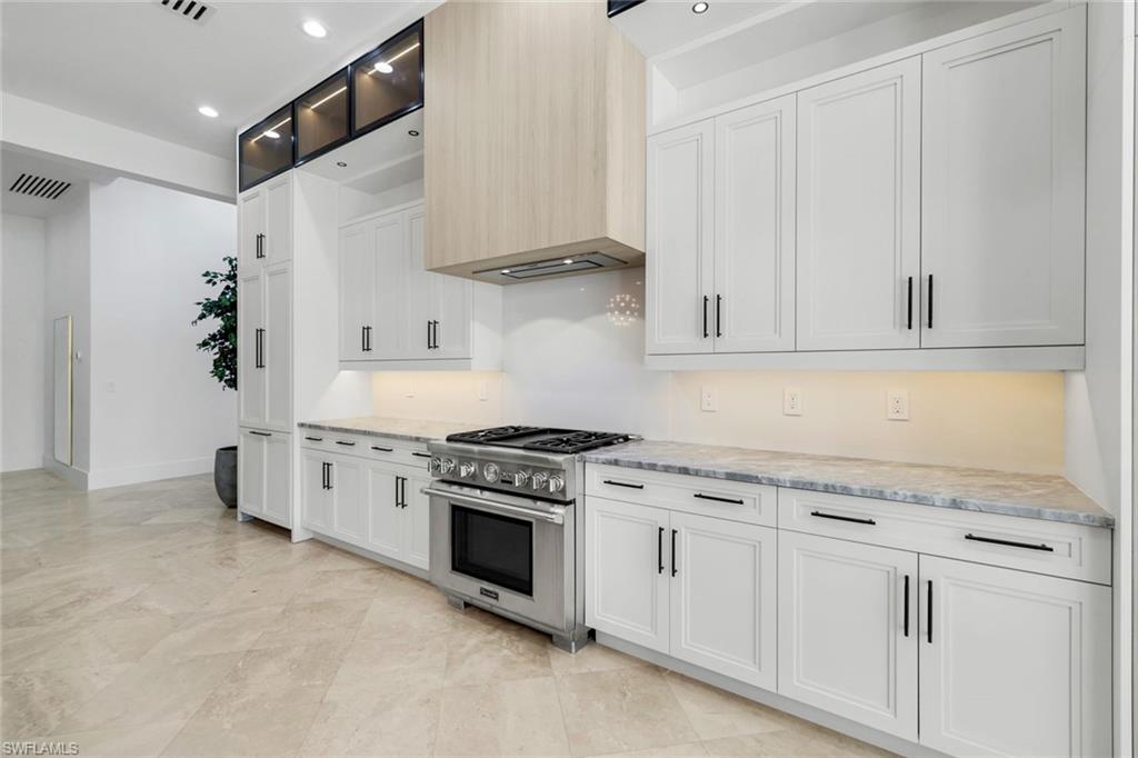 13087 Pond Apple DR E, NAPLES