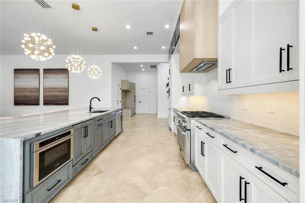 13087 Pond Apple DR E, NAPLES