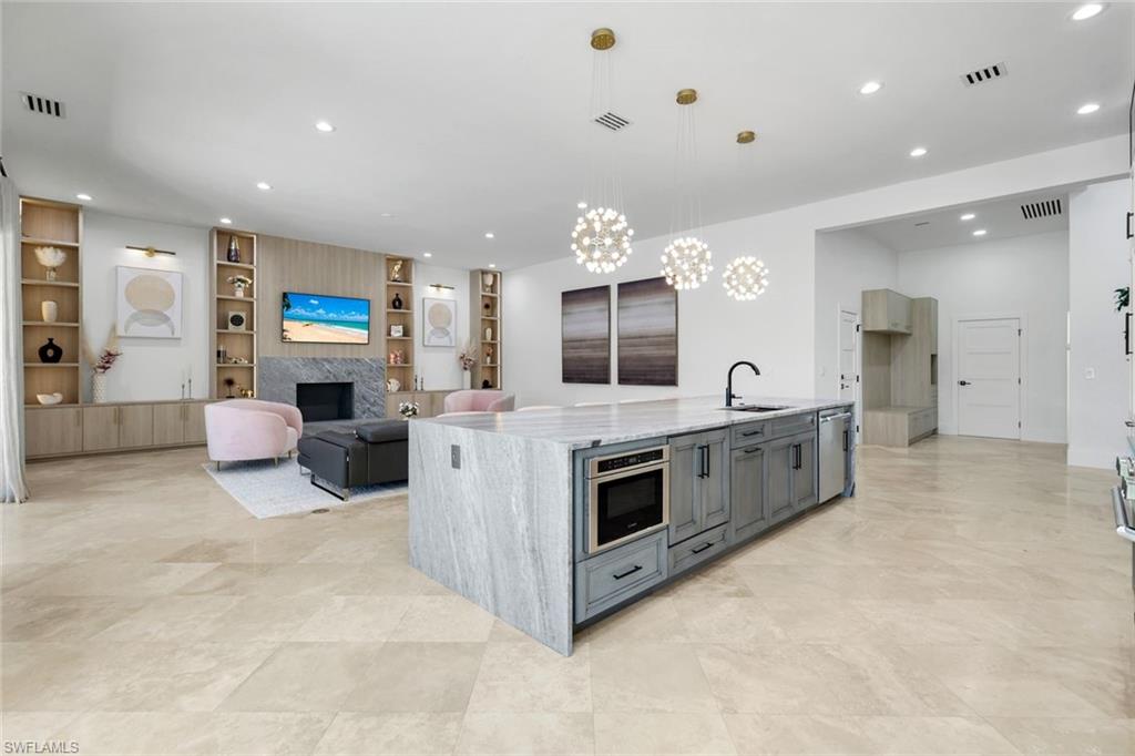 13087 Pond Apple DR E, NAPLES