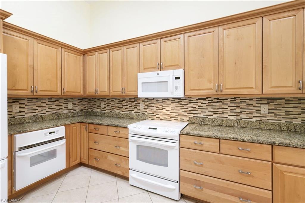 12910 Silverthorn CT