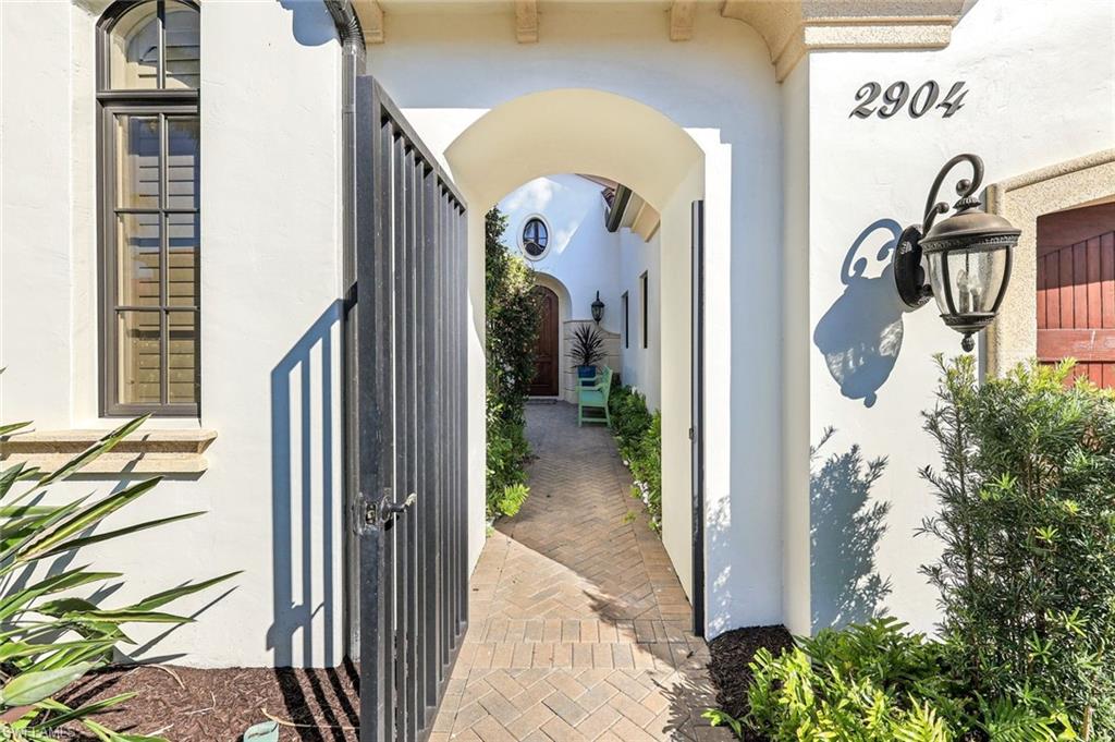 2904 Tiburon BLVD E