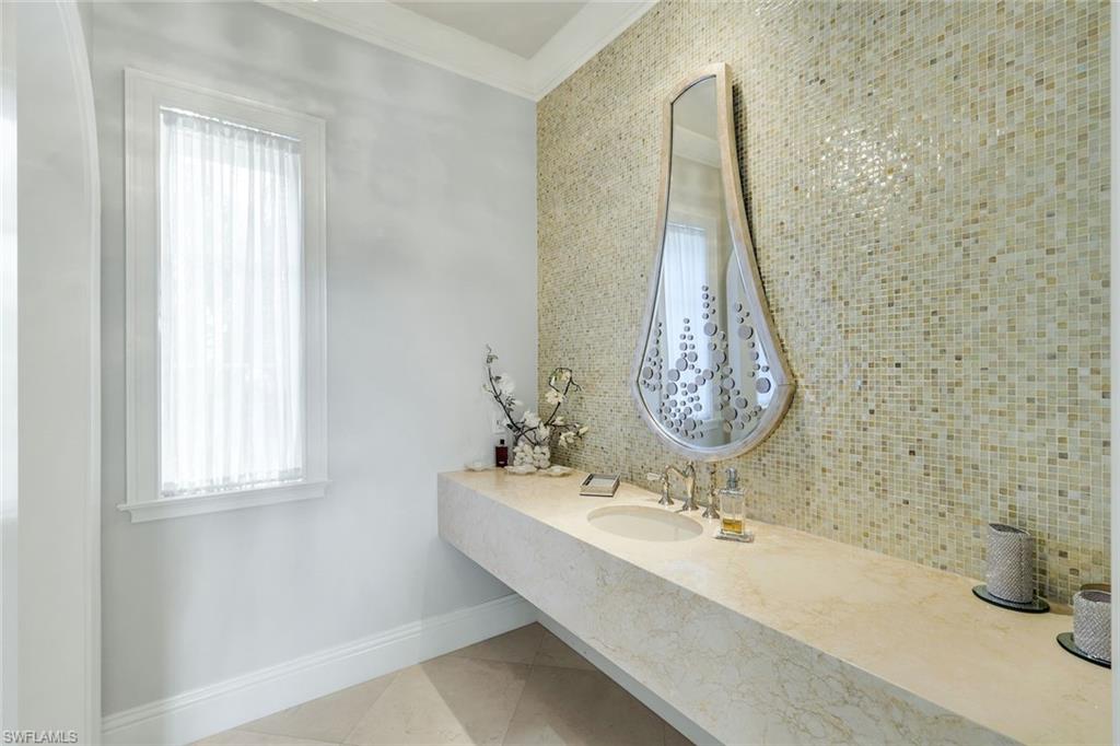 2558 Escada CT