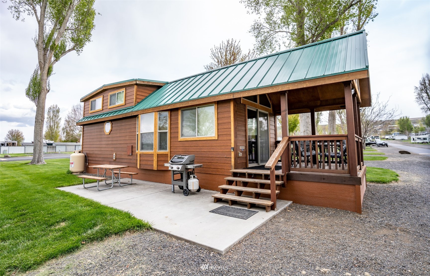 6897 E Highway 262