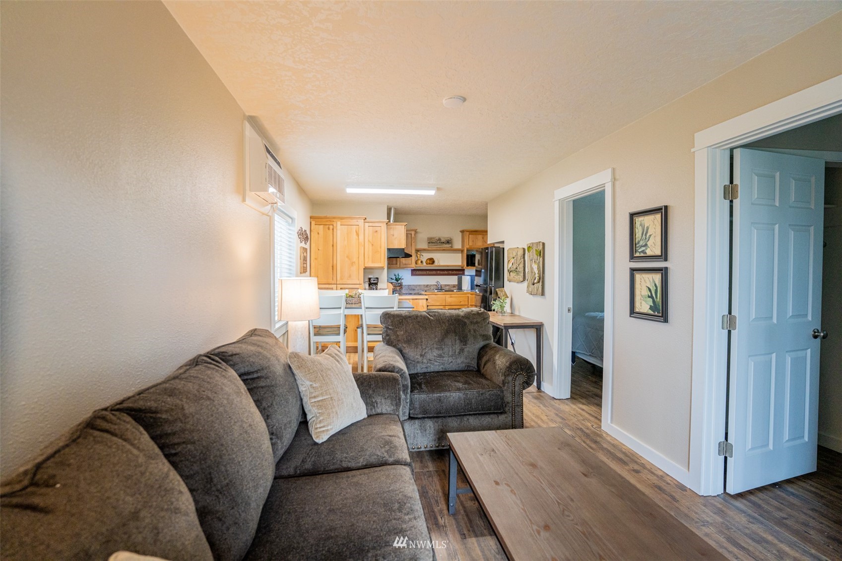 6897 E Highway 262