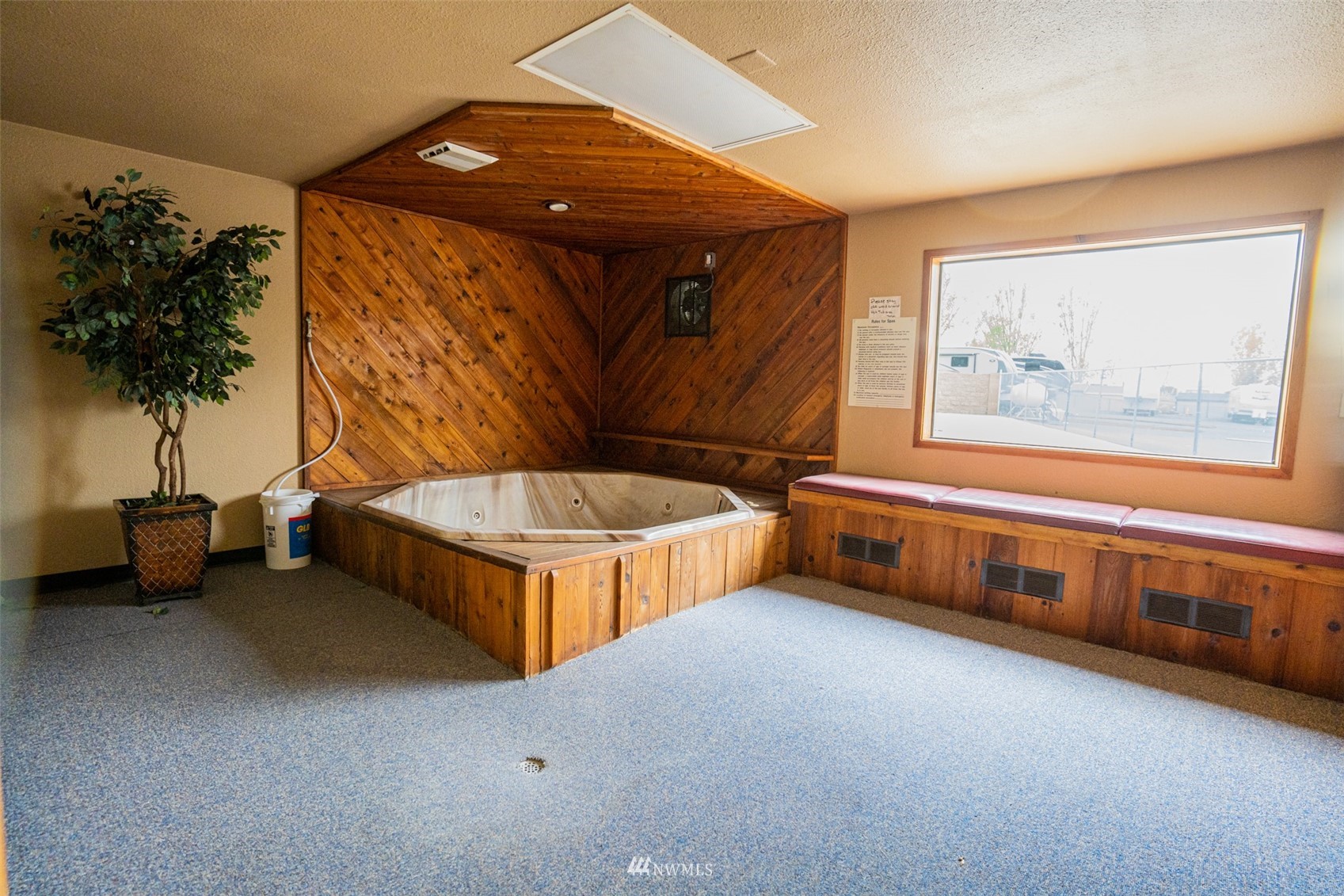 6897 E Highway 262