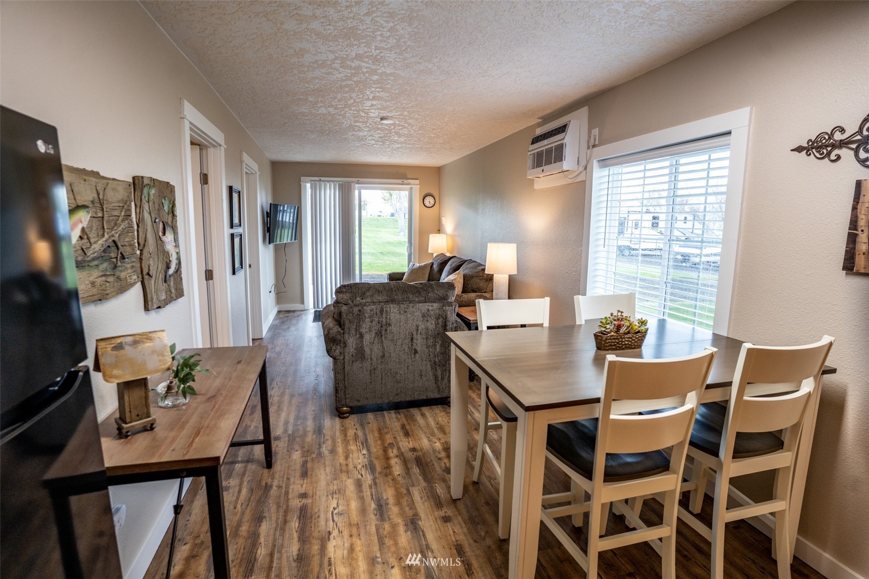 6897 E Highway 262