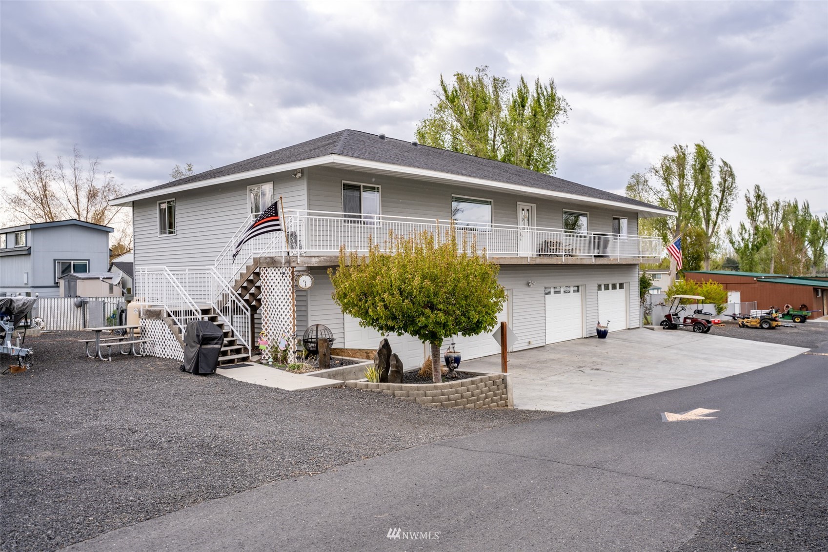 6897 E Highway 262