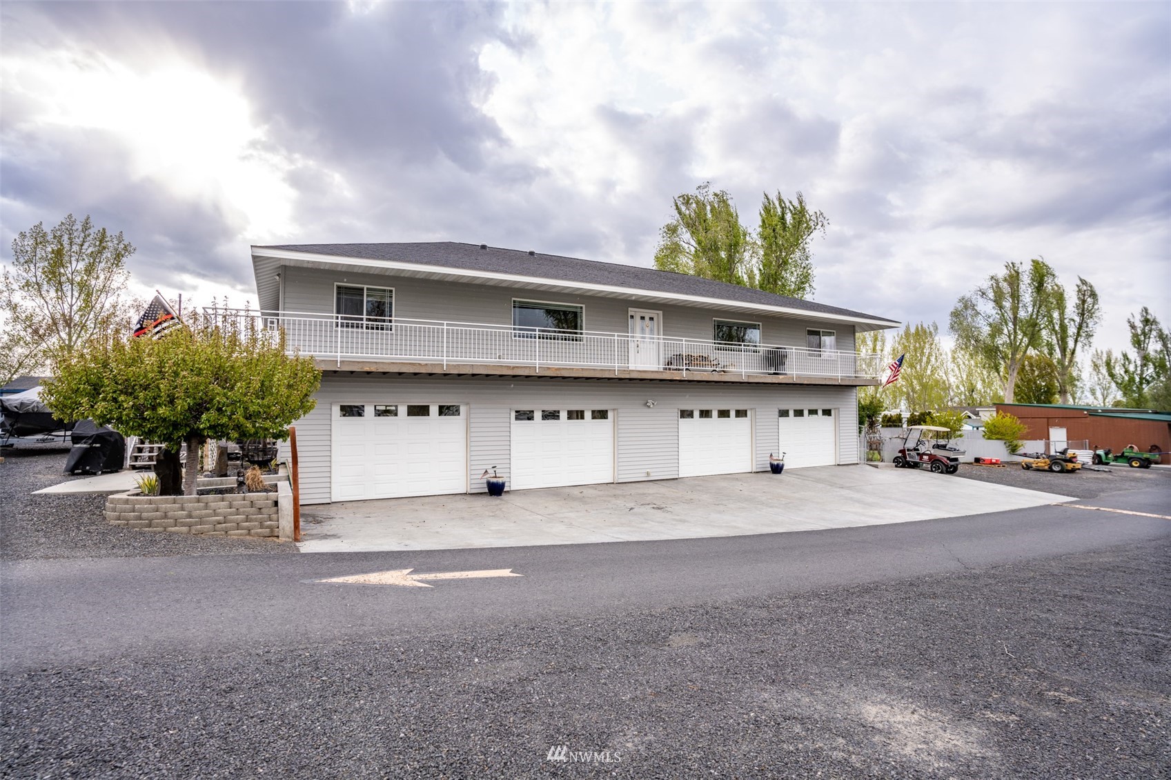 6897 E Highway 262