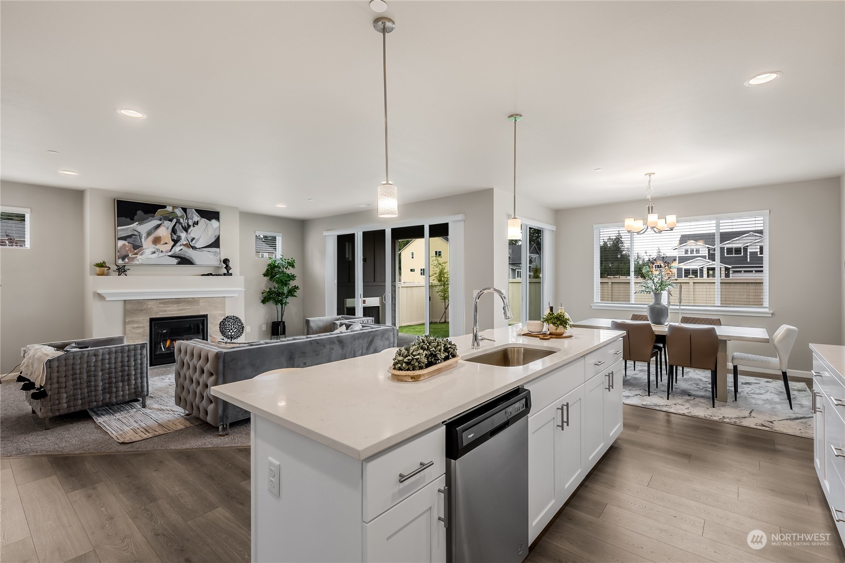 3004 Stephanie Loop NE