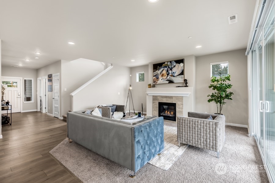 3004 Stephanie Loop NE