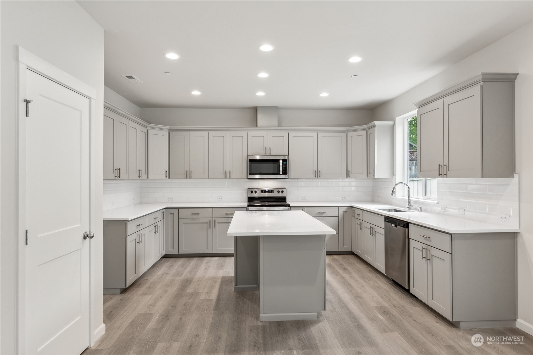 3028 Stephanie Loop NE