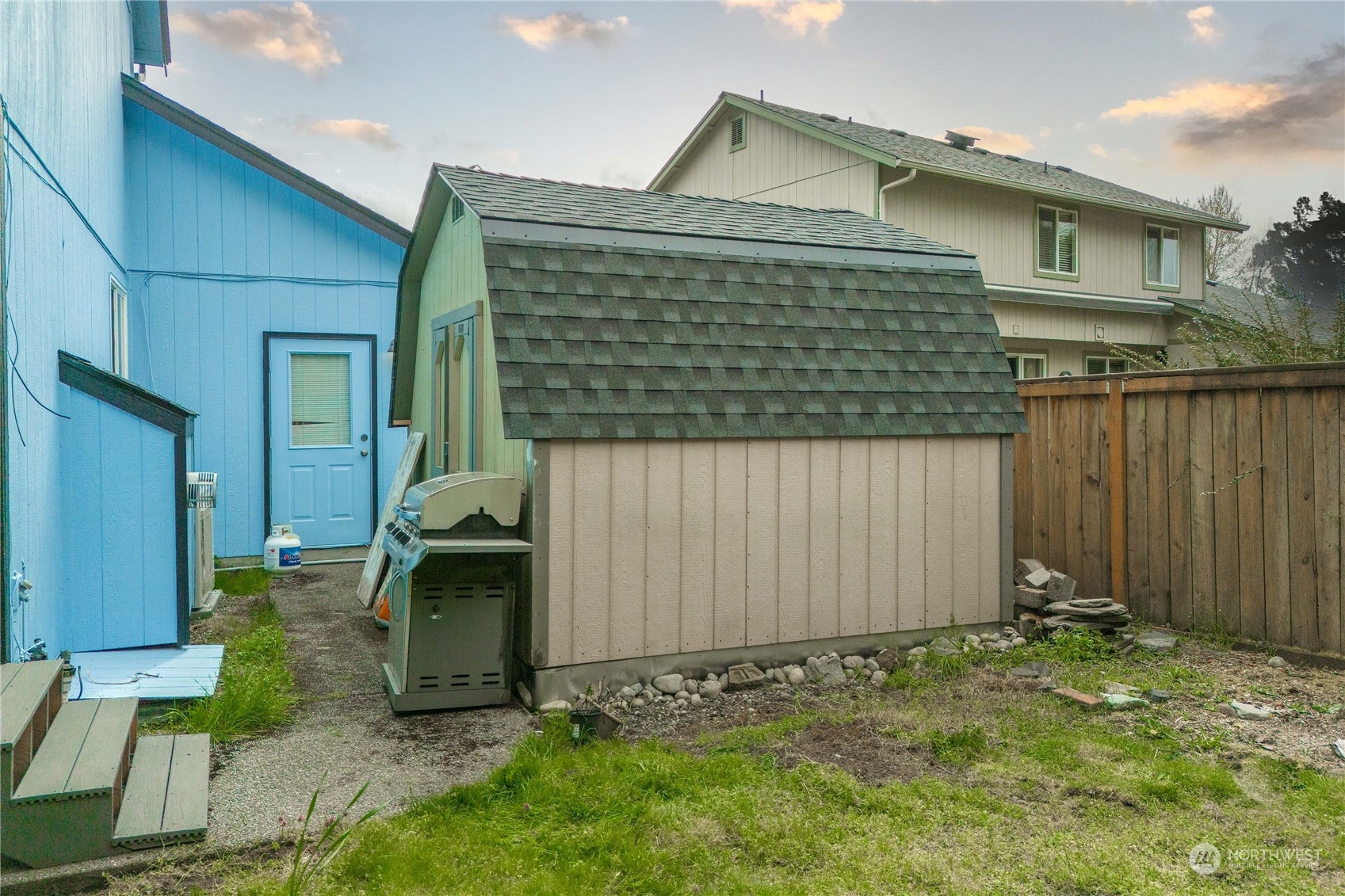 5911 Compton Loop SE