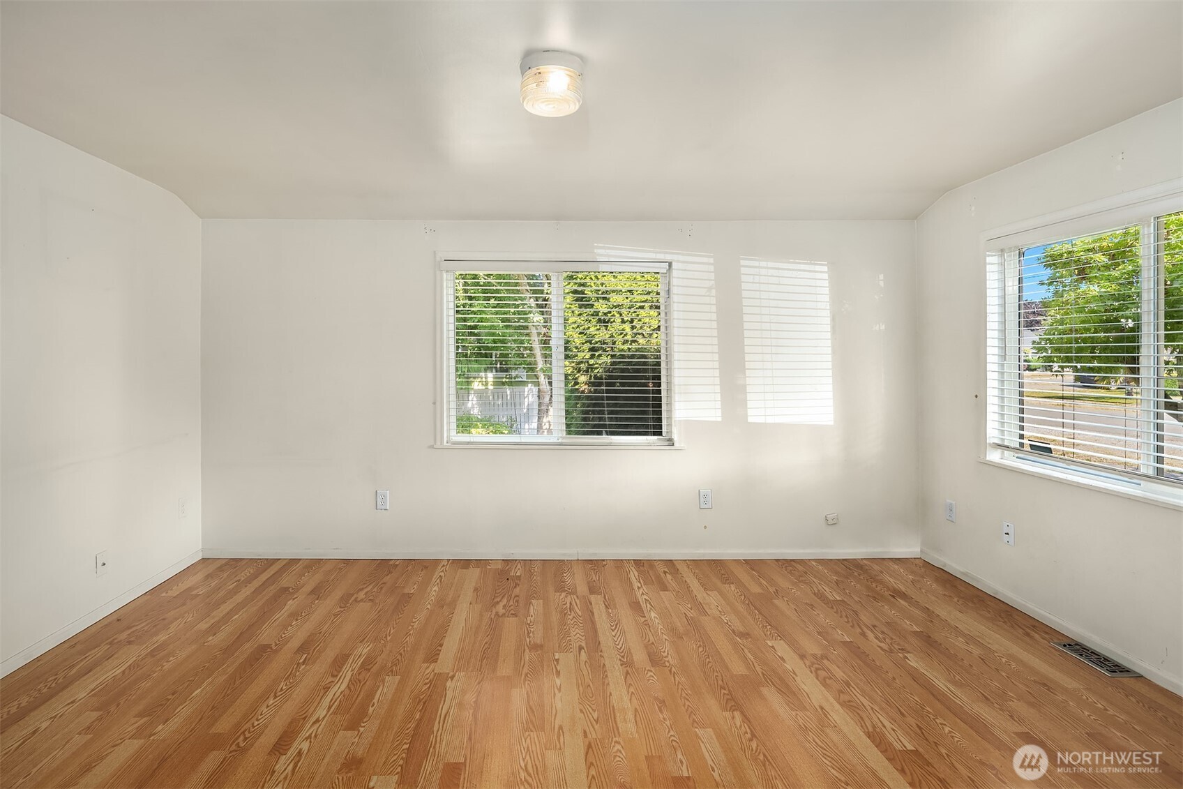 8432 S 117th Place